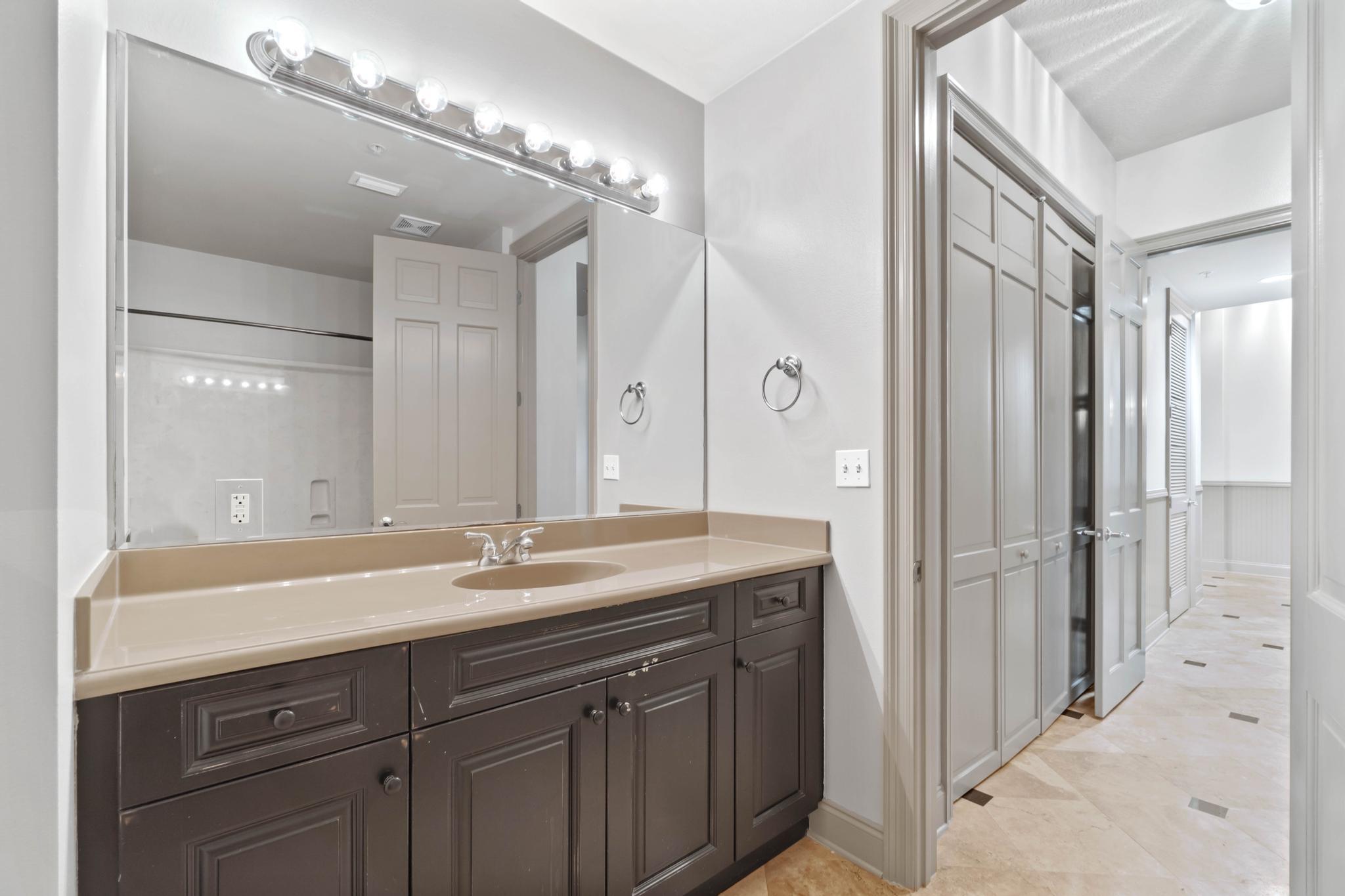 SIDES MORENO POINT WEST - Residential