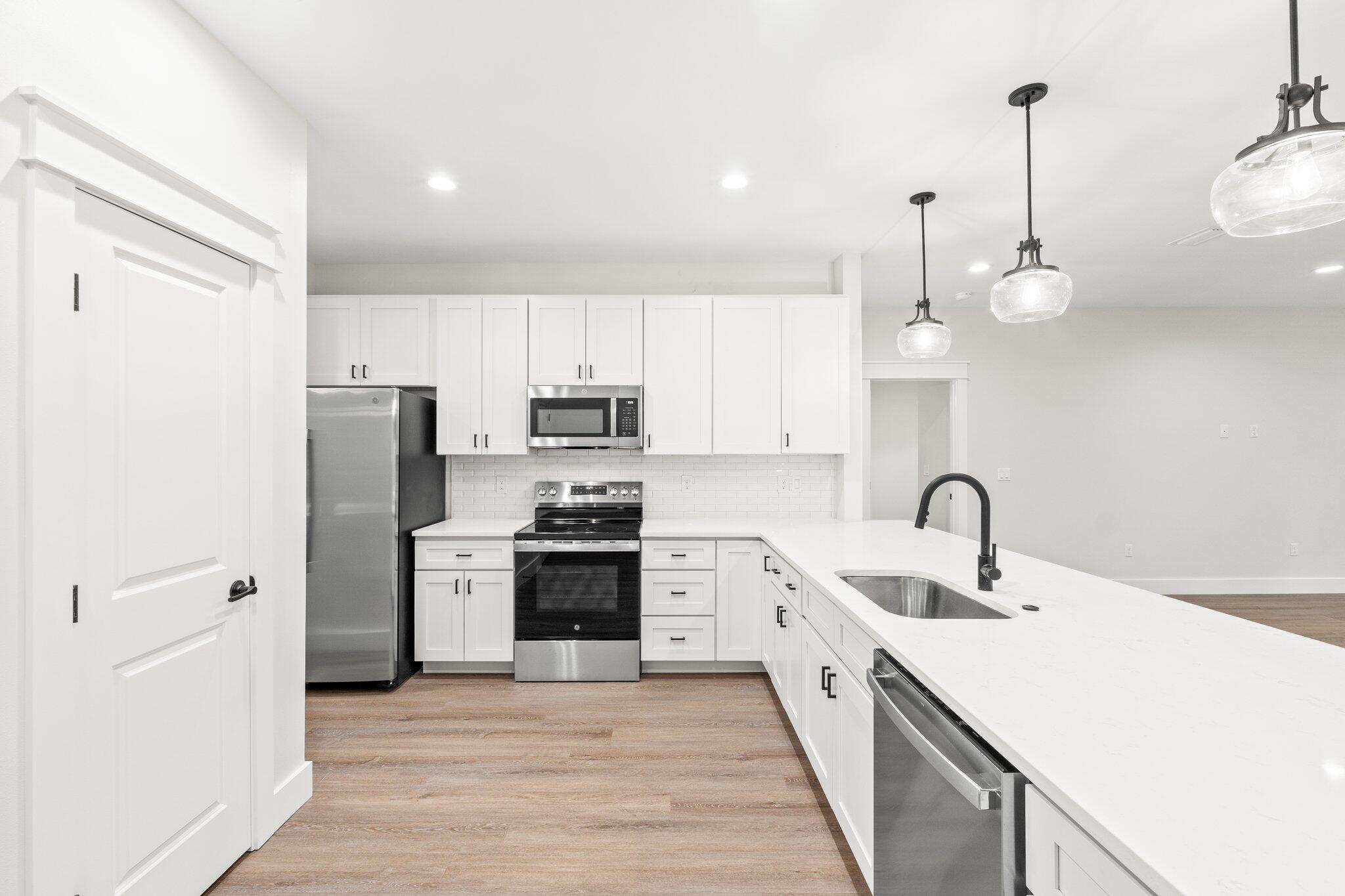 RE S/D RACE TRACK RD S/D LOT 17 BLK F - Residential