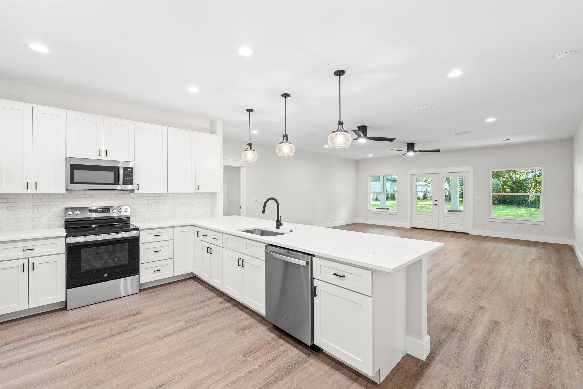 RE S/D RACE TRACK RD S/D LOT 17 BLK F - Residential