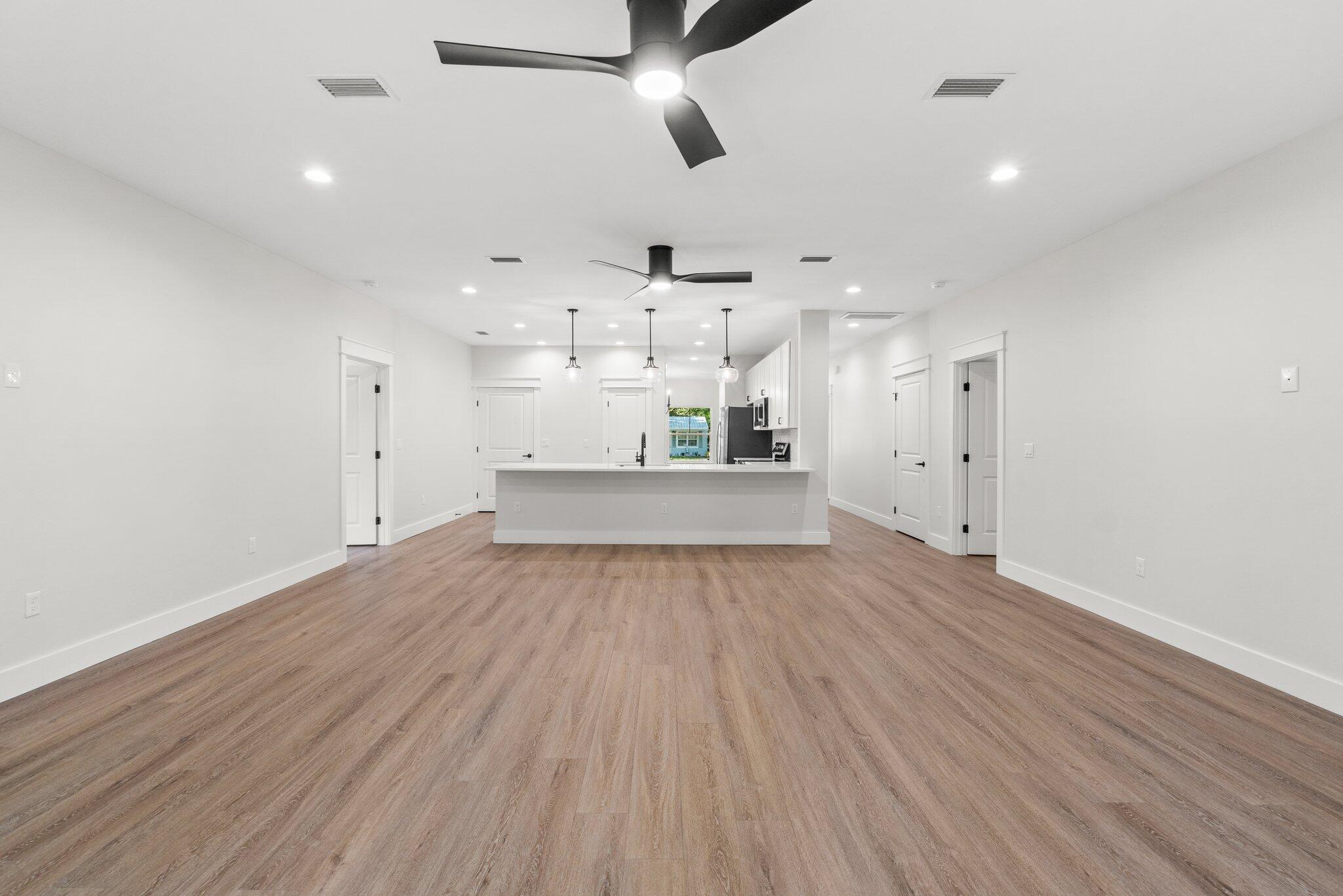 RE S/D RACE TRACK RD S/D LOT 17 BLK F - Residential