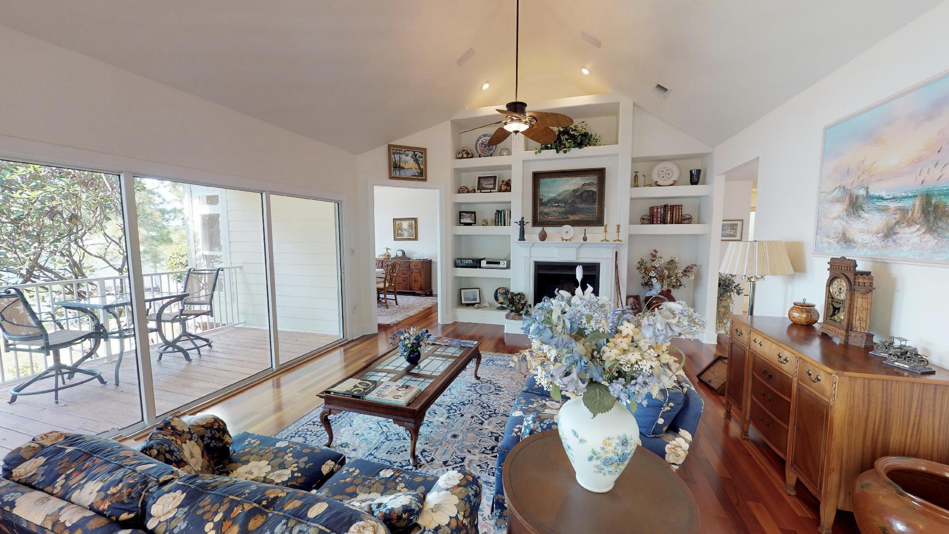 DANA POINTE - Residential