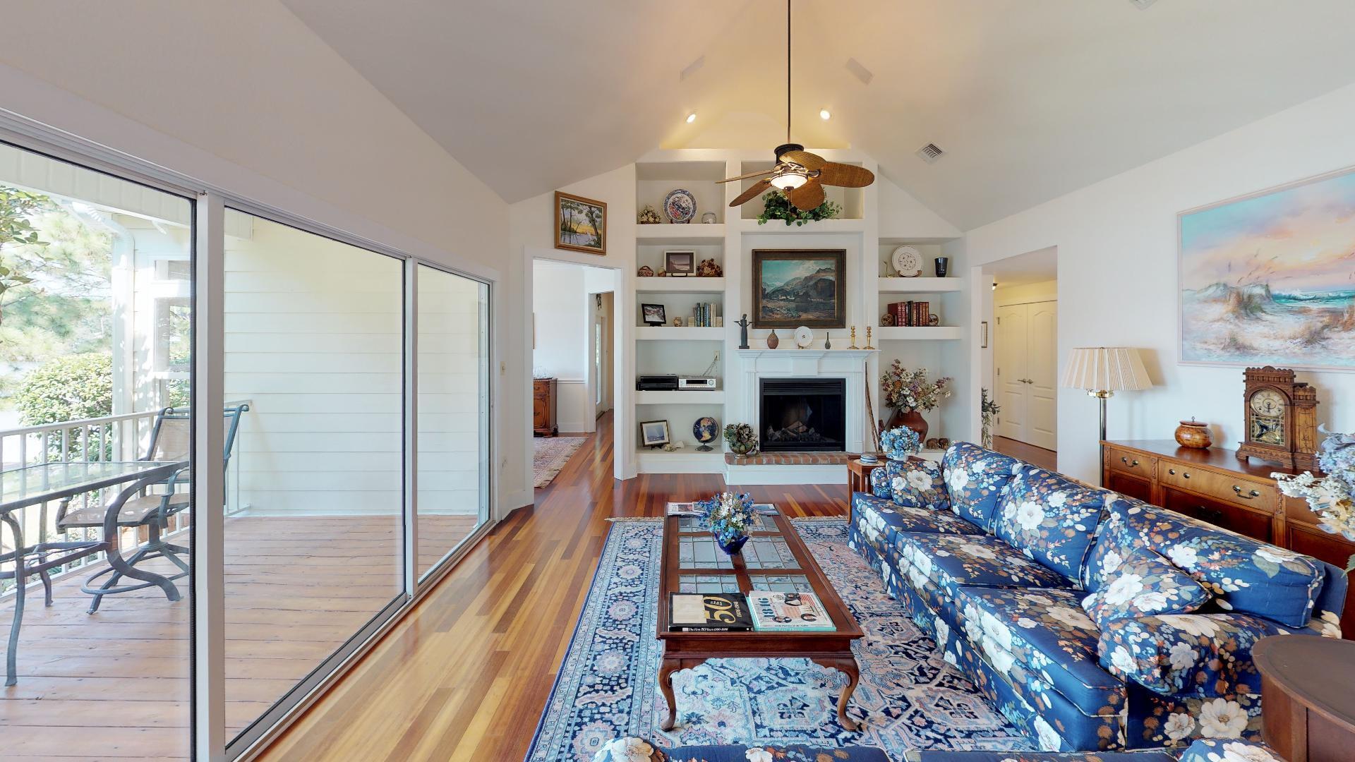 DANA POINTE - Residential