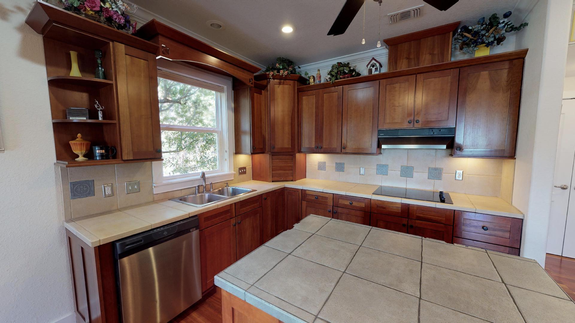 DANA POINTE - Residential