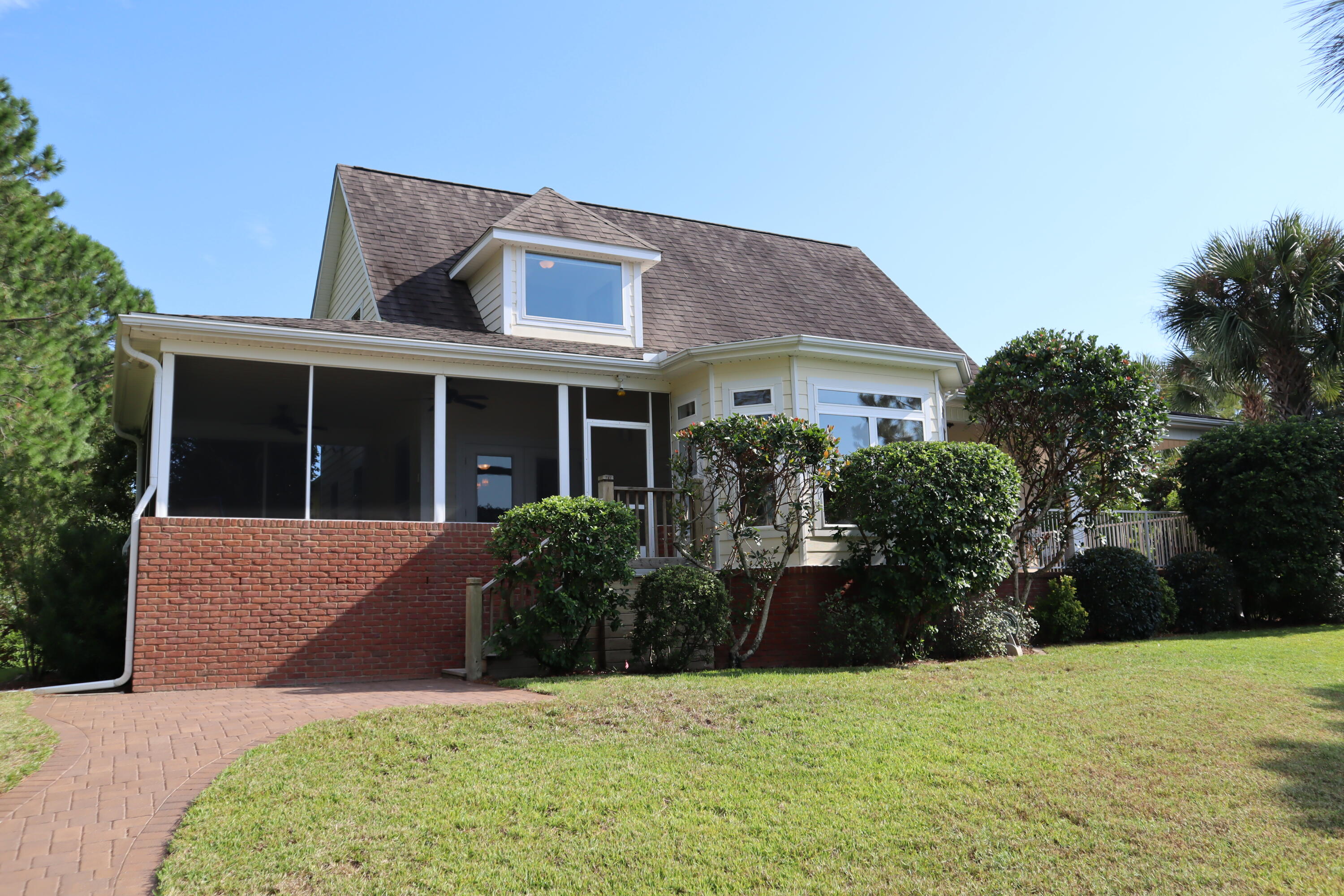 DANA POINTE - Residential