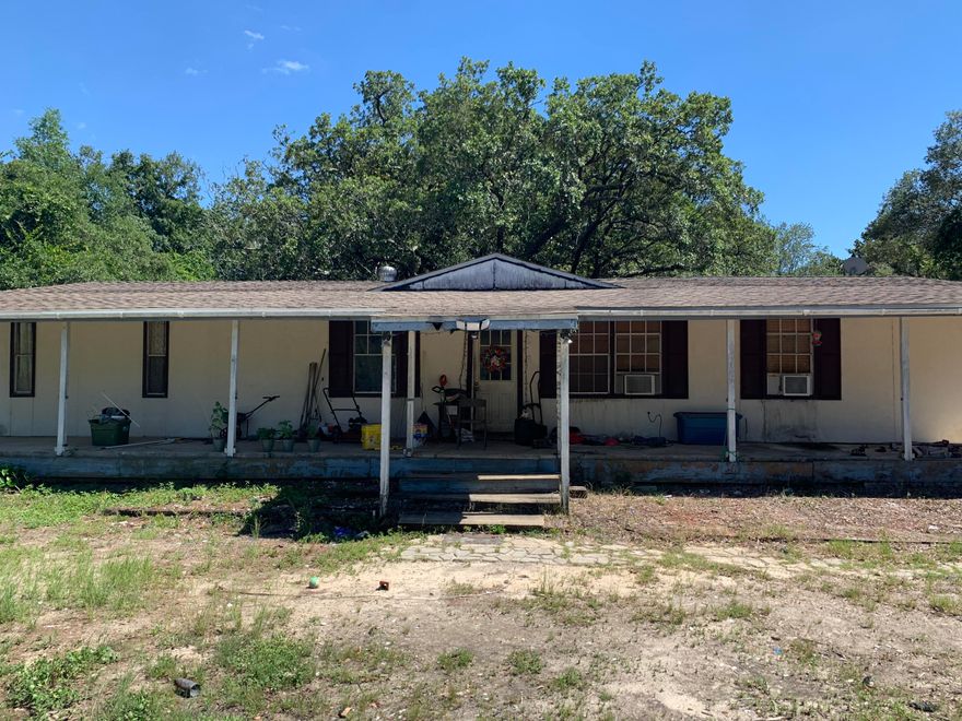 CONTACT YOUR AGENT OR LISTING AGENT TO SCHEDULE, DO NOT DISTURB.
DOUBLE LOT SUBDIVIDE!!  Originally platted as two lots, according to the County, if mobile home is removed, can split into (2) lots each 60x230 ft, with 25ft front and rear setbacks and 6ft side setbacks. LESS THAN 1/4 MILE from Gulf Breeze public BOAT LAUNCH and pristine waters.  This DOUBLE LOT makes for a great fixer-upper, complete as a 3/2 mobile home WITH detached studio / workshop on slab.  .  This makes for a great place to hang your hat, store your BOAT OR RV (no HOA!), etc., while owning land that is to appreciate heavily.  Area is SURROUNDED by new construction, not to mention directly in front of the property are (2)  COMPLTED NEW BUILDs, sold for ~$260,000 each!