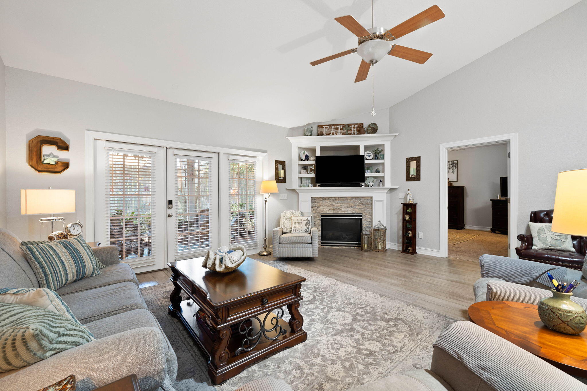 DIAMOND LAKES - Residential