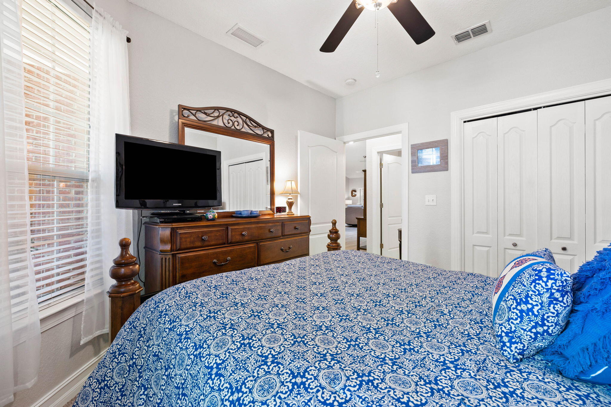 DIAMOND LAKES - Residential