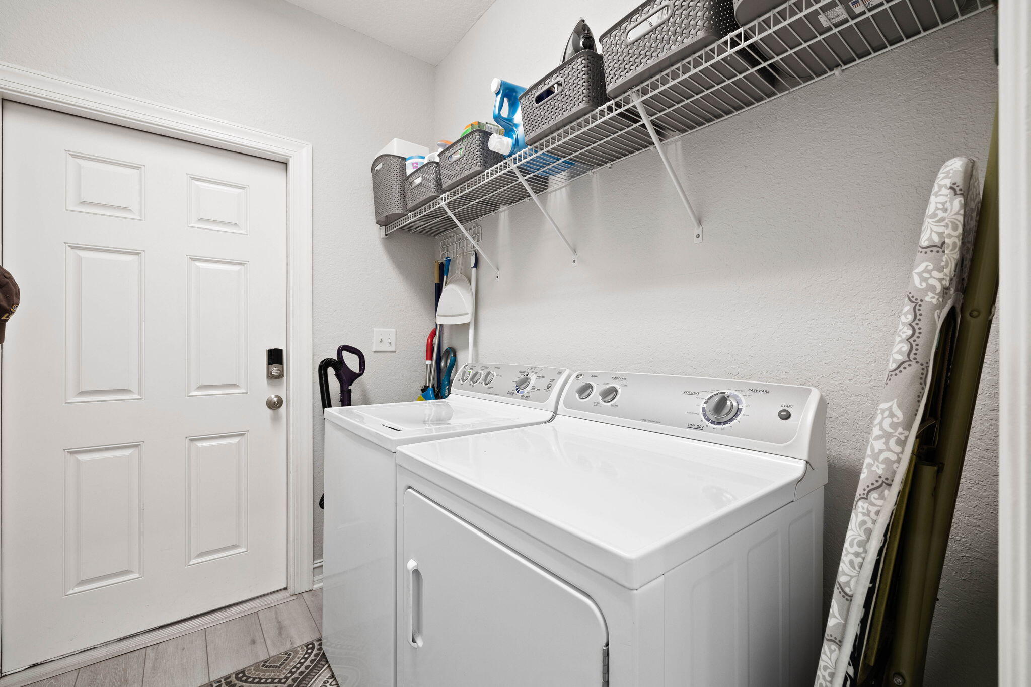 DIAMOND LAKES - Residential