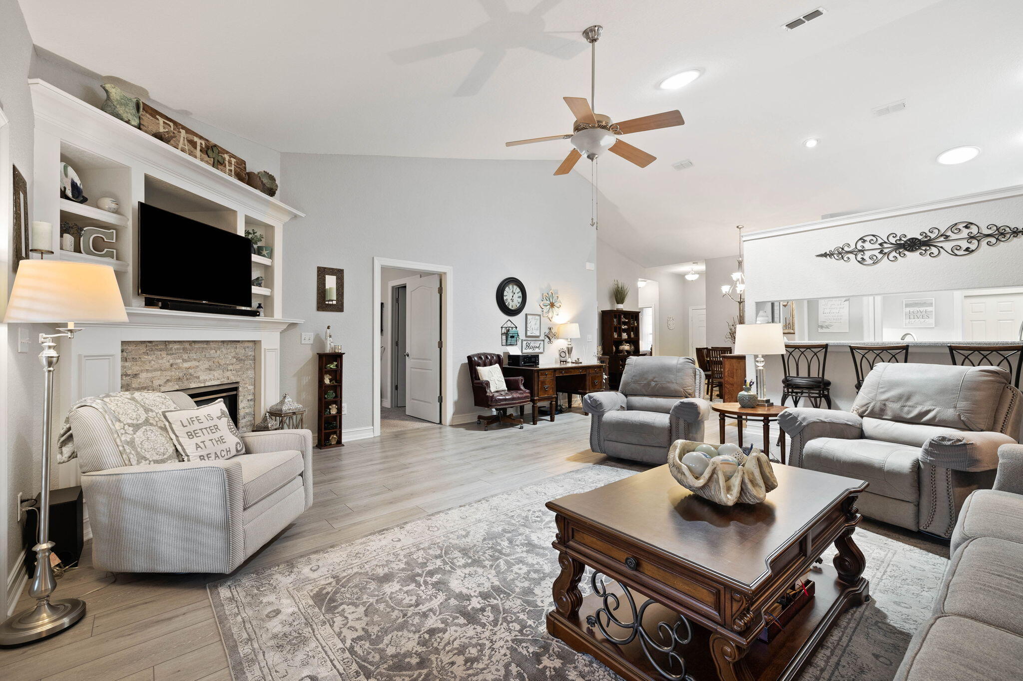 DIAMOND LAKES - Residential