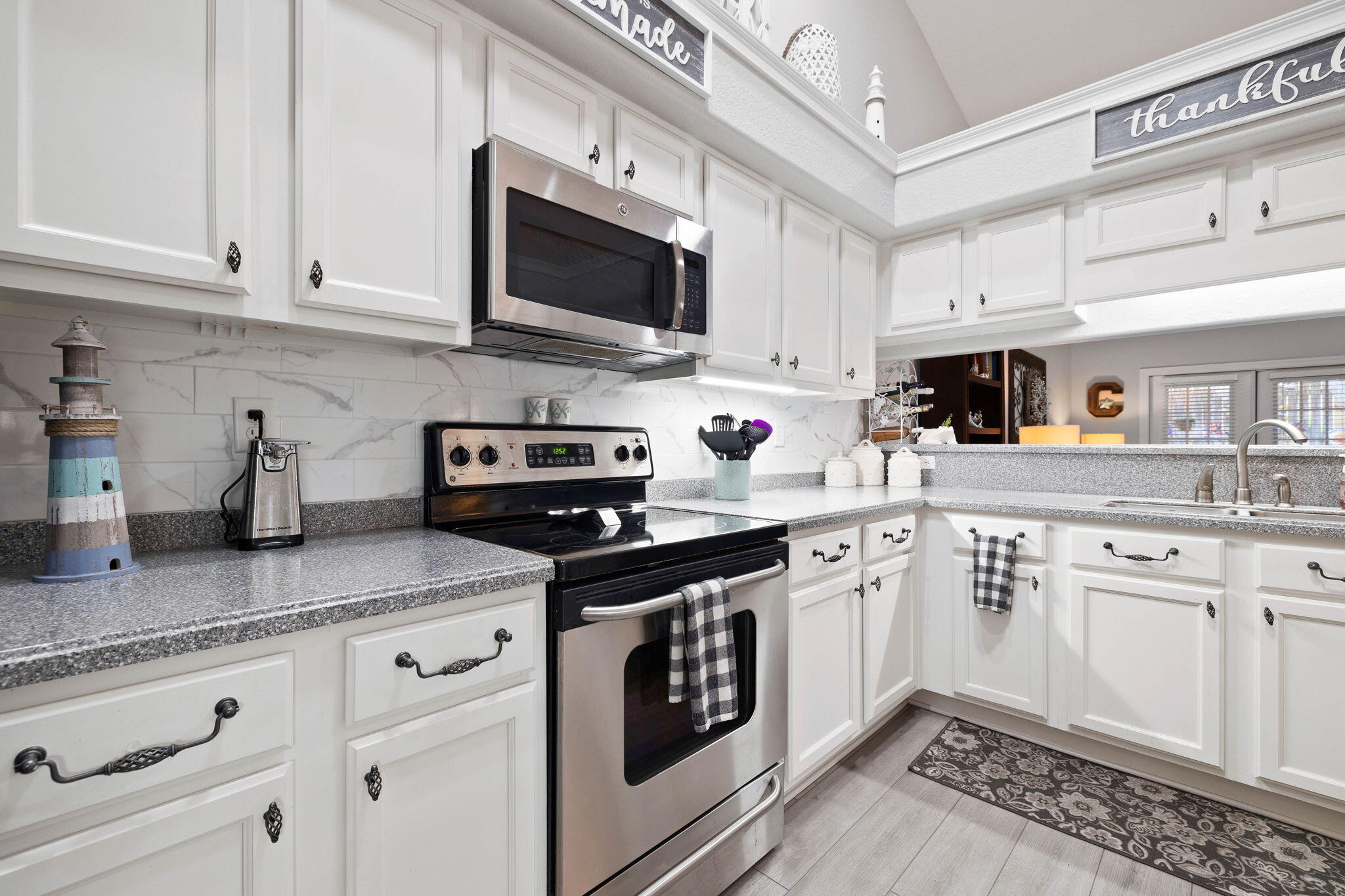 DIAMOND LAKES - Residential