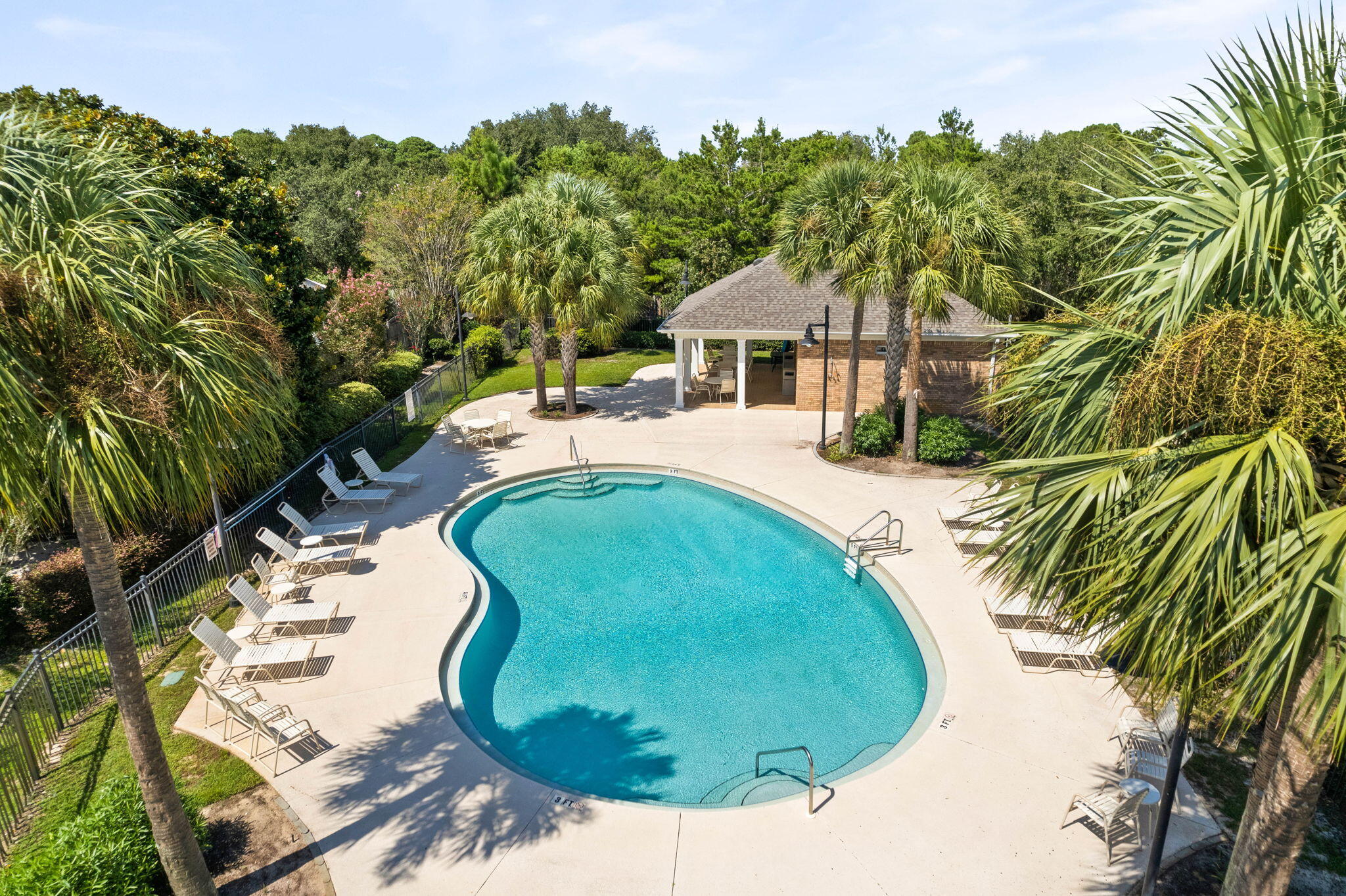 DIAMOND LAKES - Residential