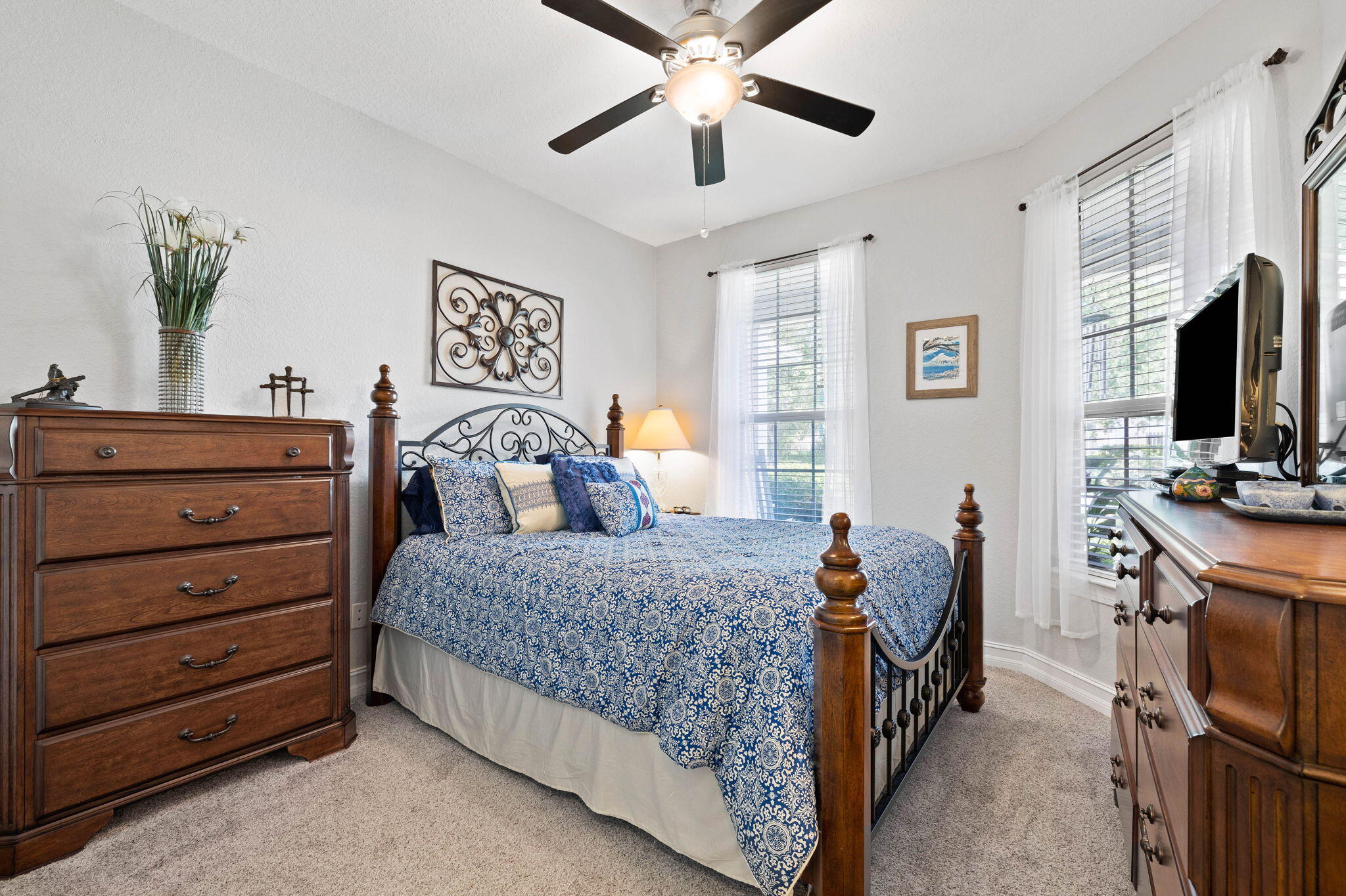 DIAMOND LAKES - Residential