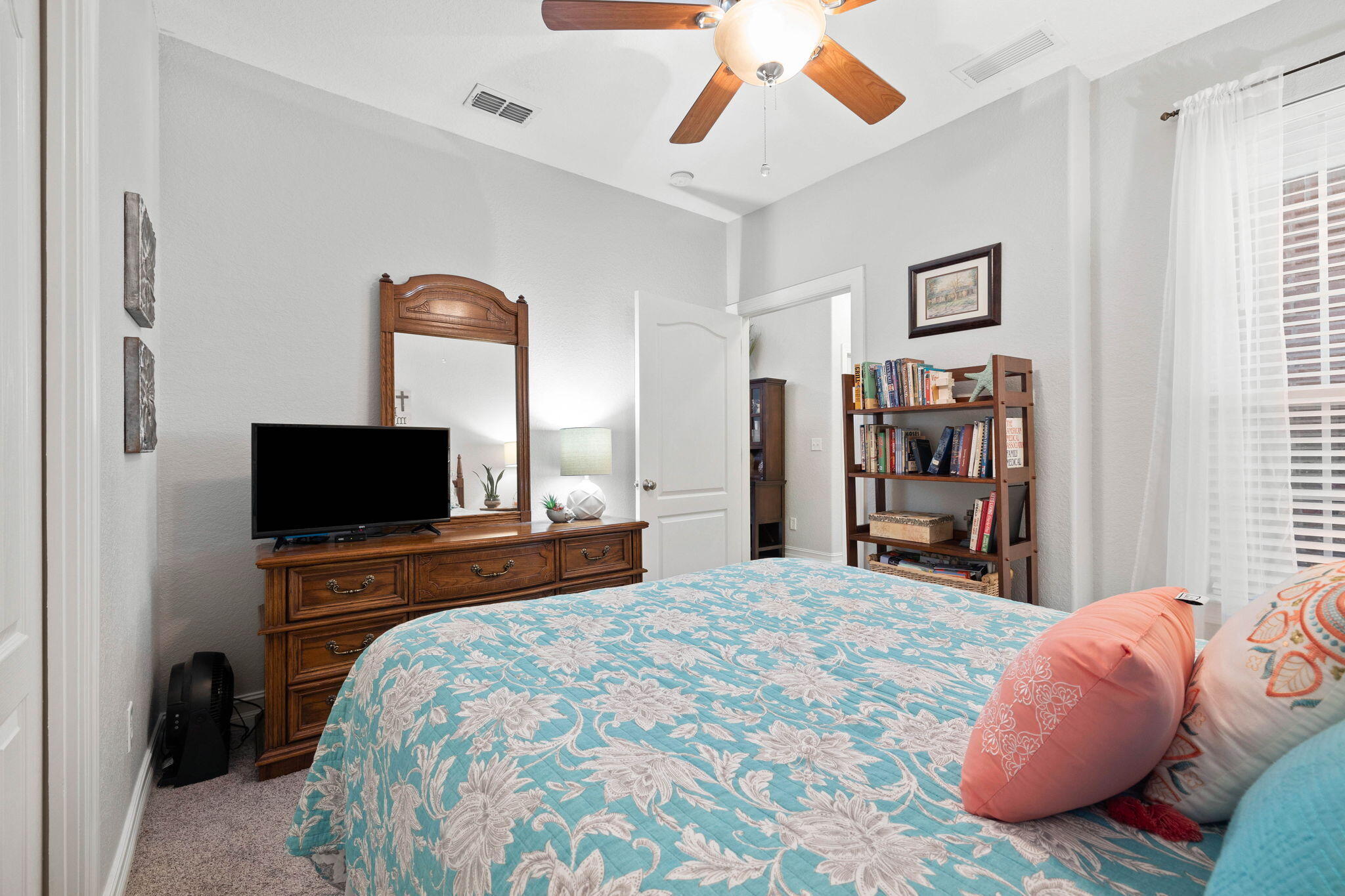 DIAMOND LAKES - Residential