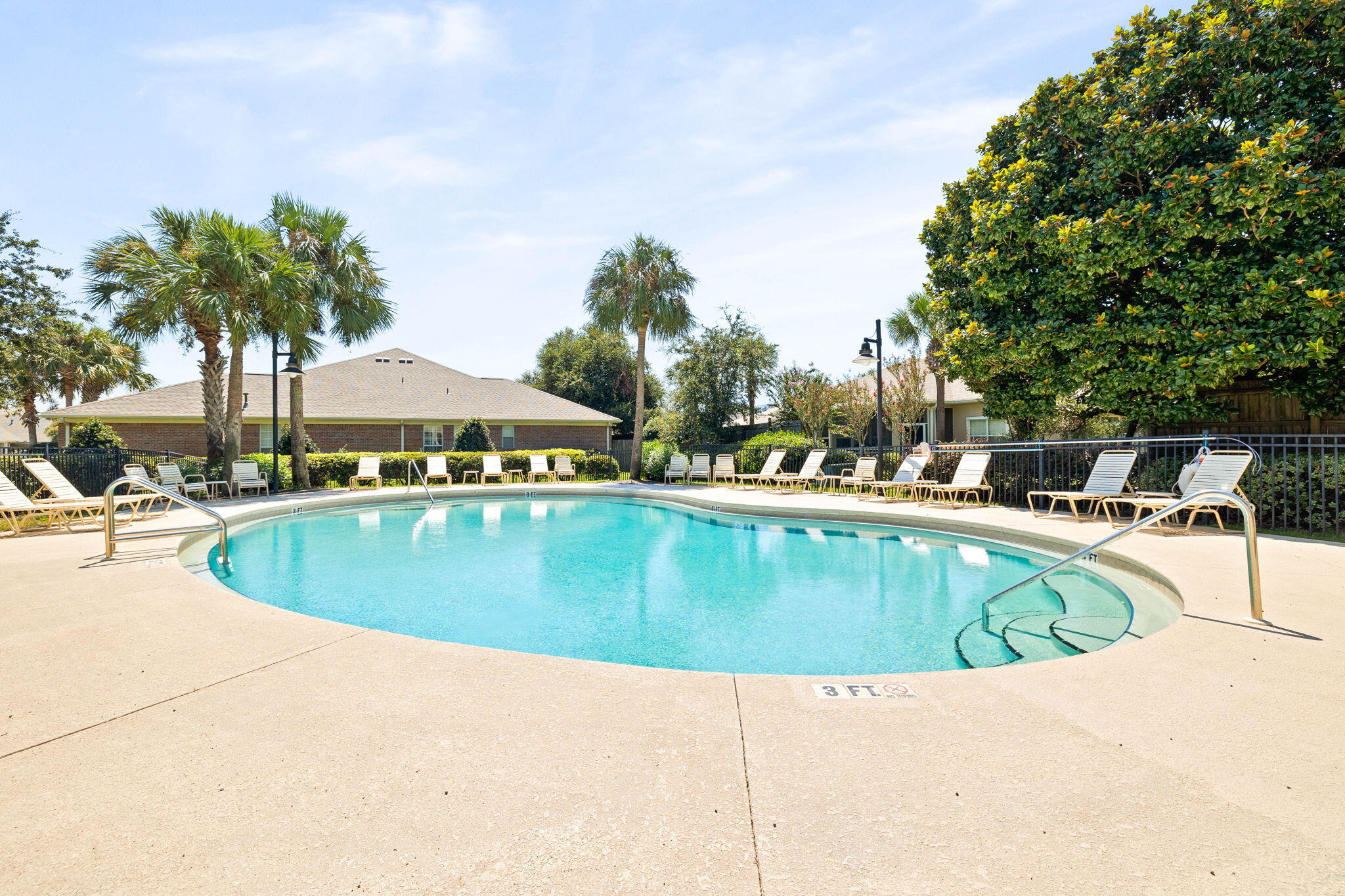 DIAMOND LAKES - Residential