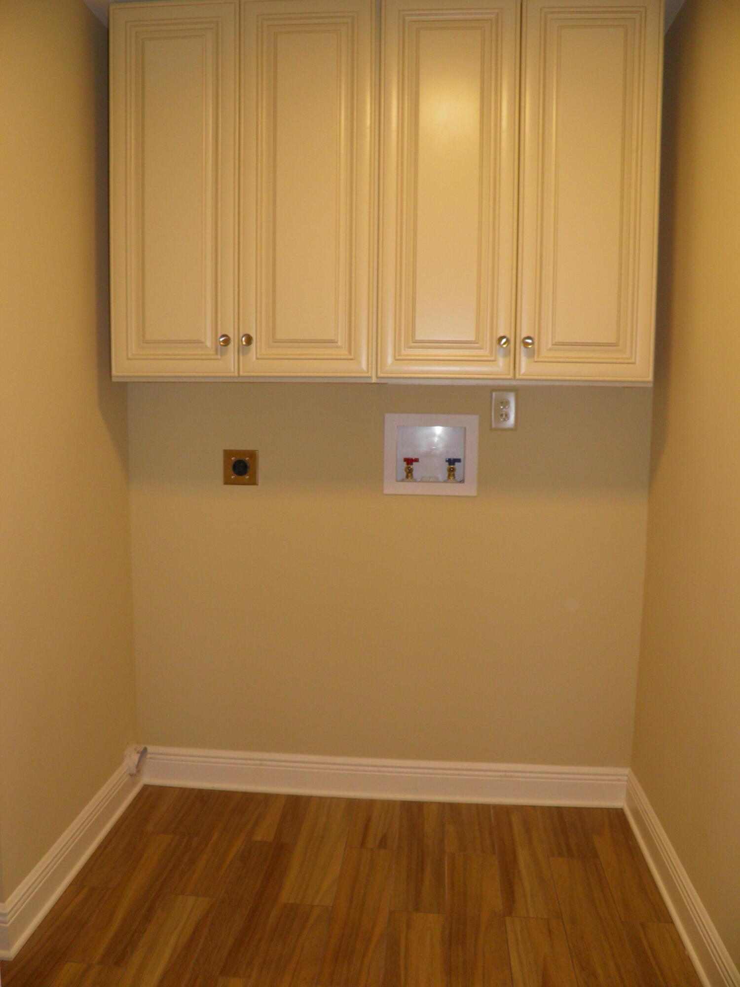 YACHT CLUB ESTATES - Residential Lease