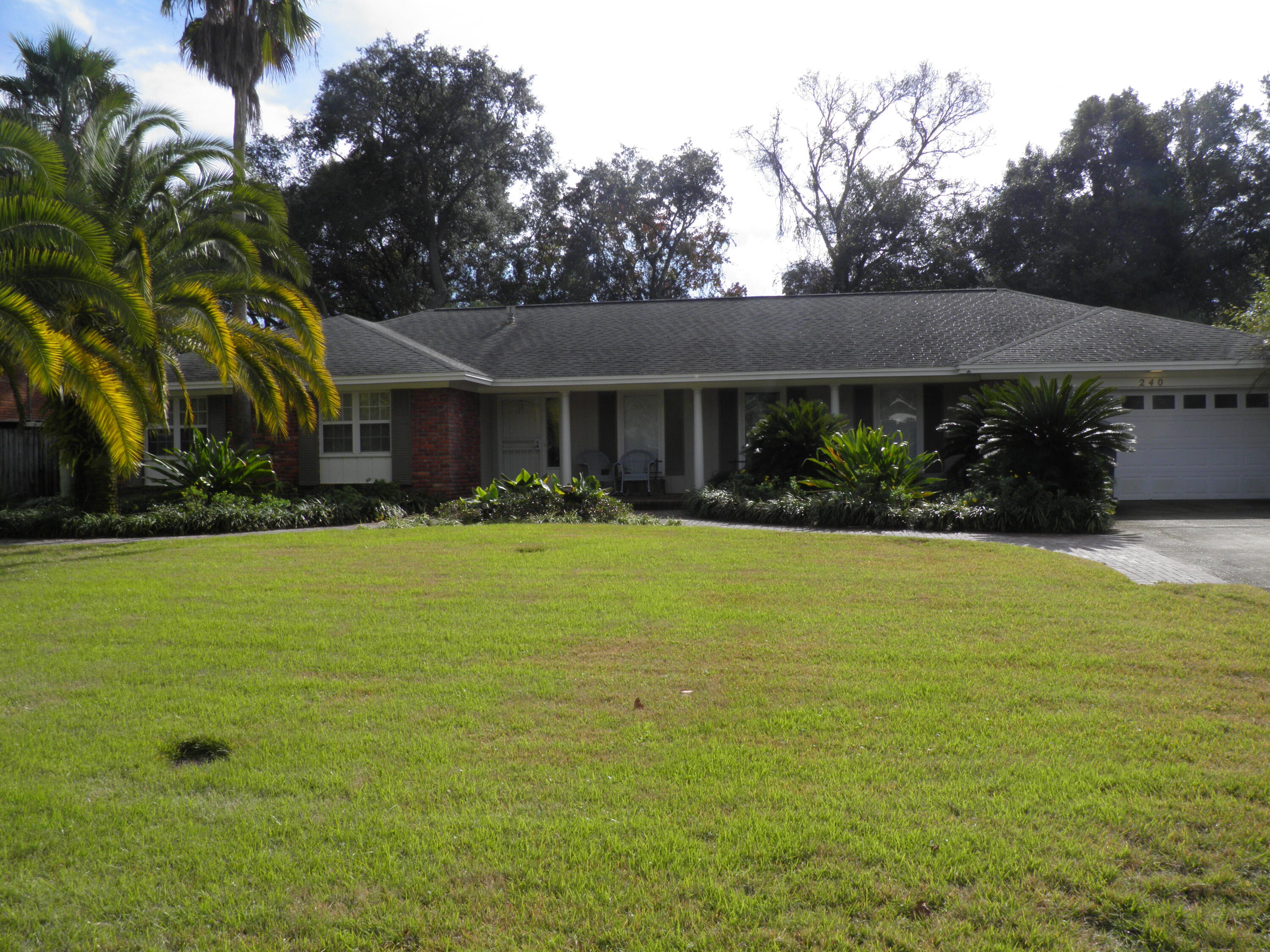 YACHT CLUB ESTATES - Residential Lease