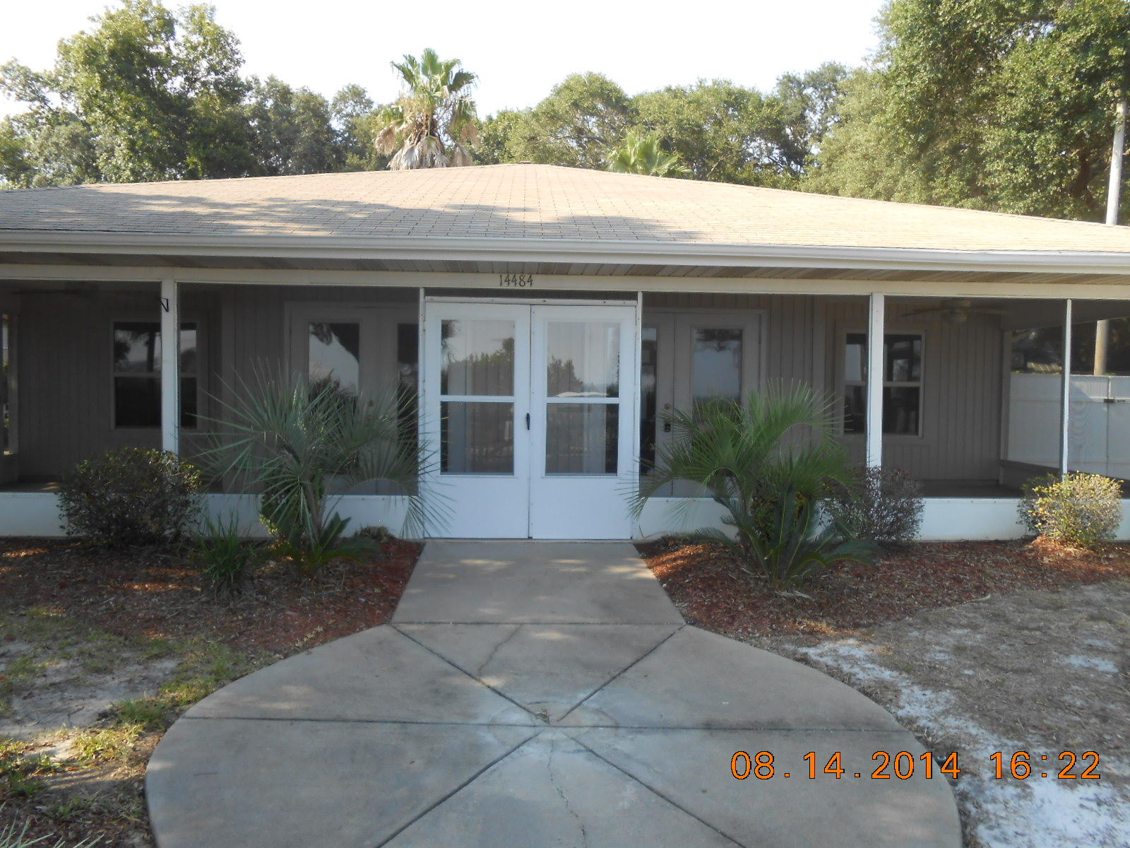 This fabulous 3 bedroom 2 bath home offers split floor plan, freshly painted interior, new wood flooring in living room and master bedroom, new corian kitchen counter tops. So pack your bags and come relax next to the sparkling swimming pool, with hot tub. Call today for your private viewing.