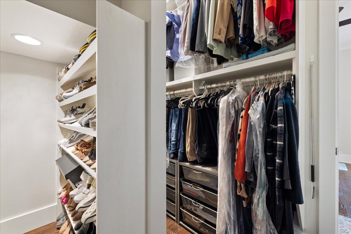 FOREST LAKES - Residential