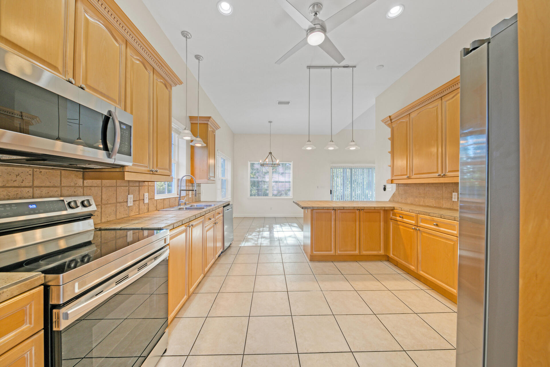 MACK BAYOU ESTATES - Residential Lease