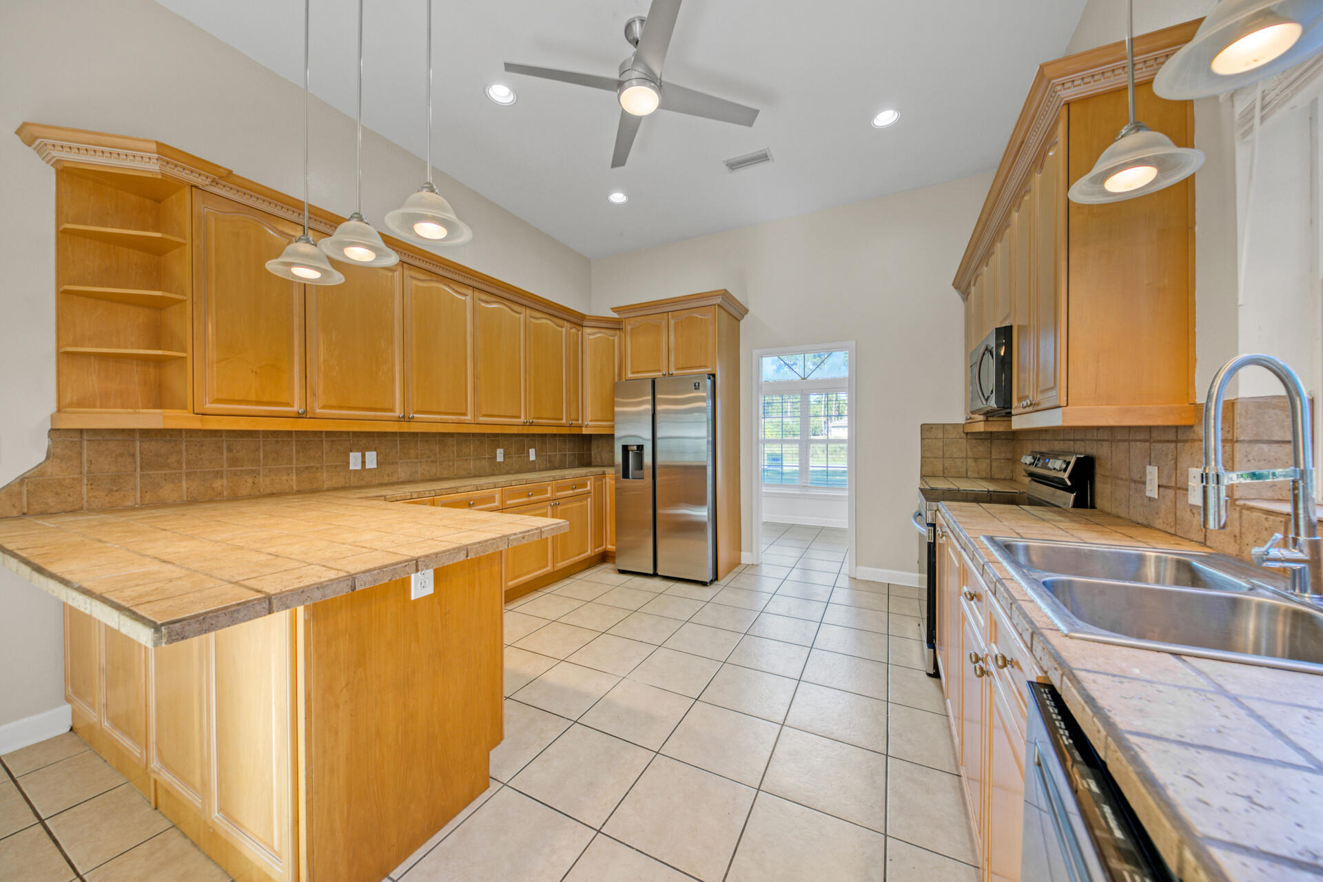 MACK BAYOU ESTATES - Residential Lease