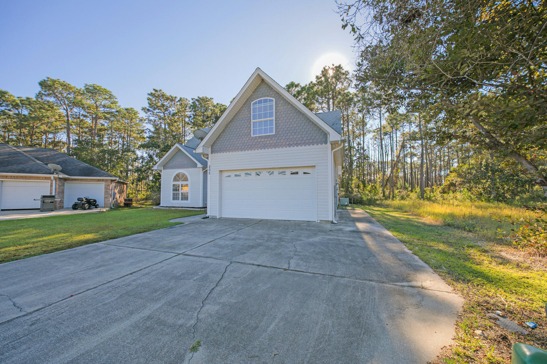 MACK BAYOU ESTATES - Residential Lease