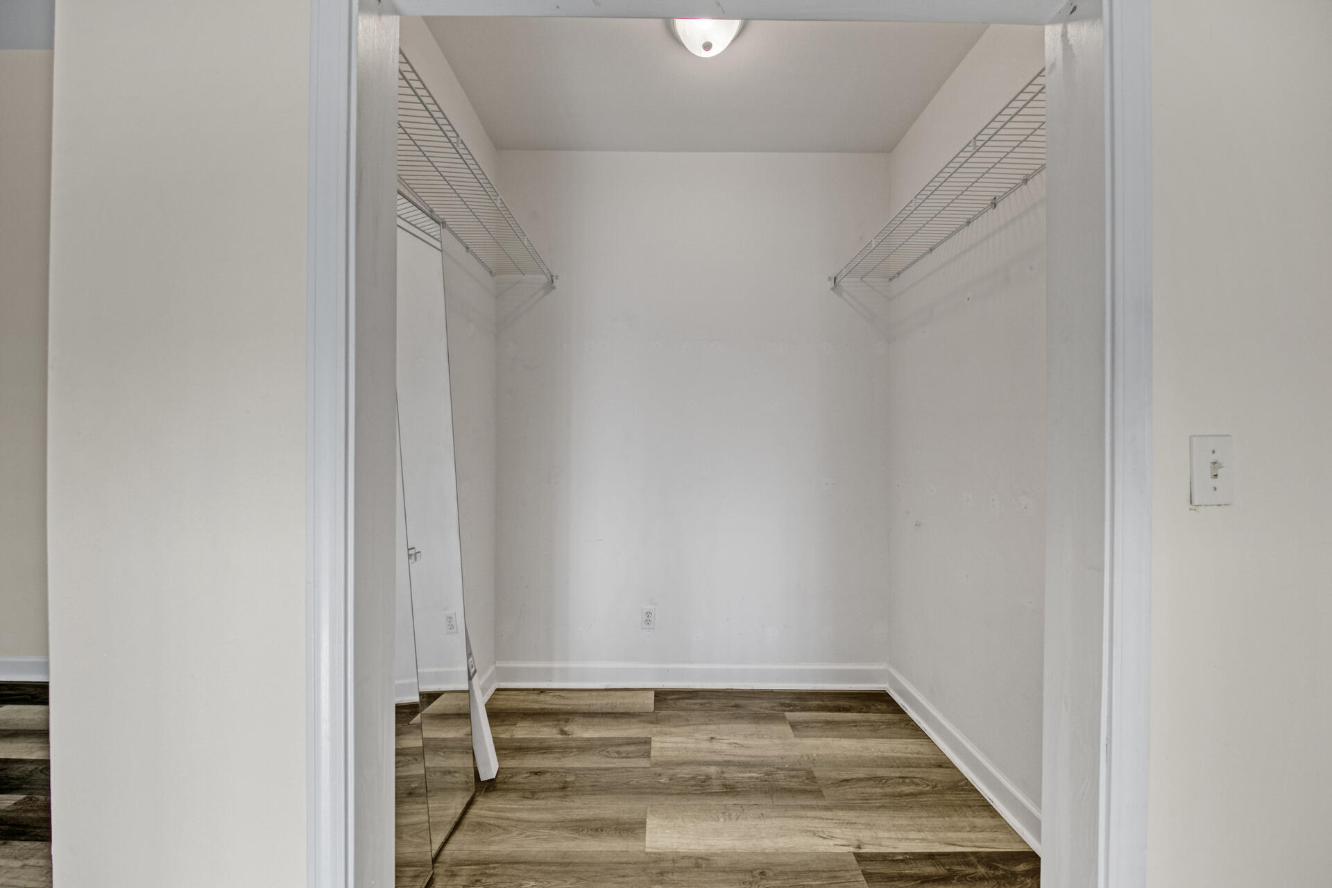 MACK BAYOU ESTATES - Residential Lease