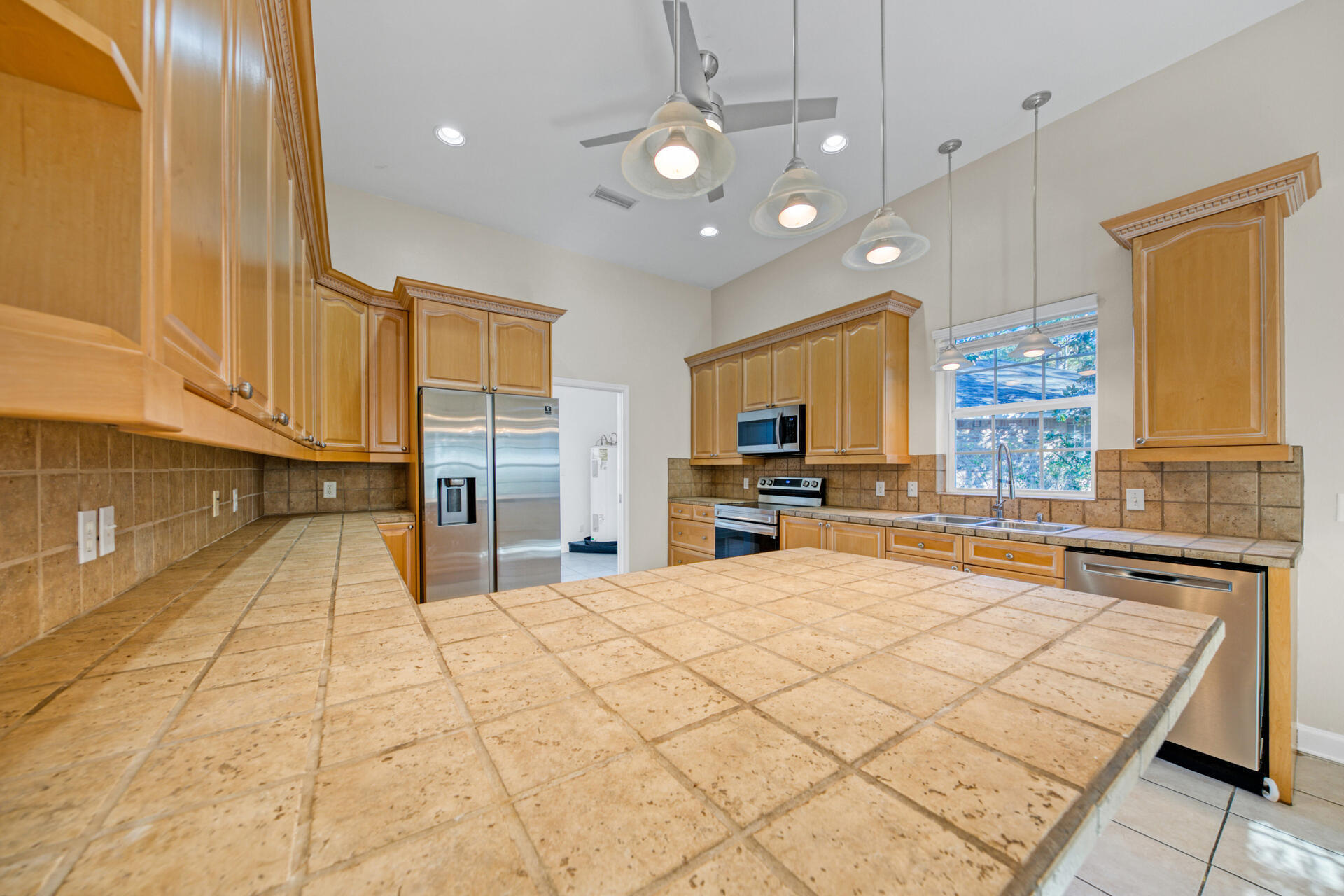 MACK BAYOU ESTATES - Residential Lease