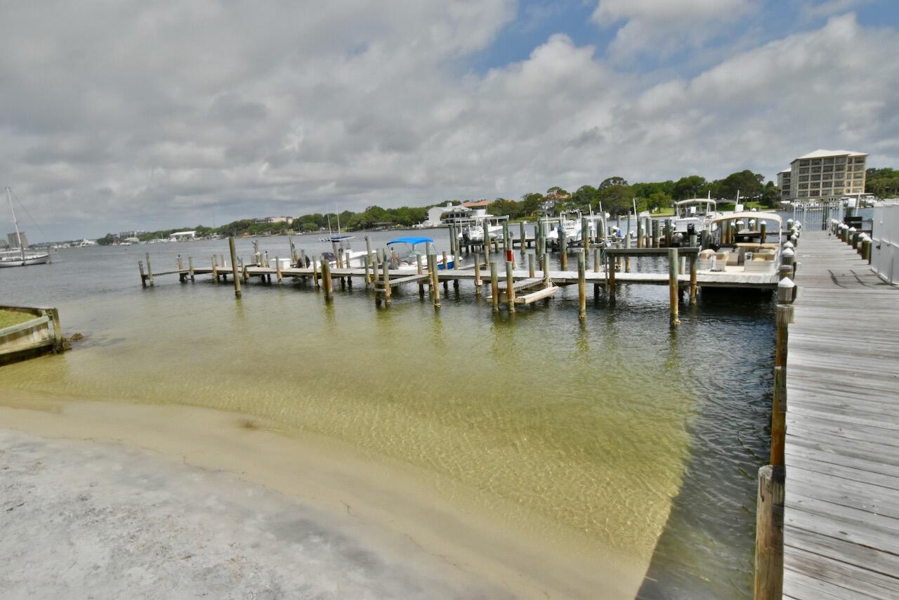 COMMODORES LANDING - Residential