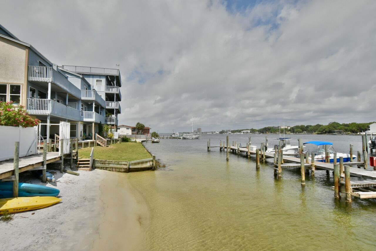 COMMODORES LANDING - Residential