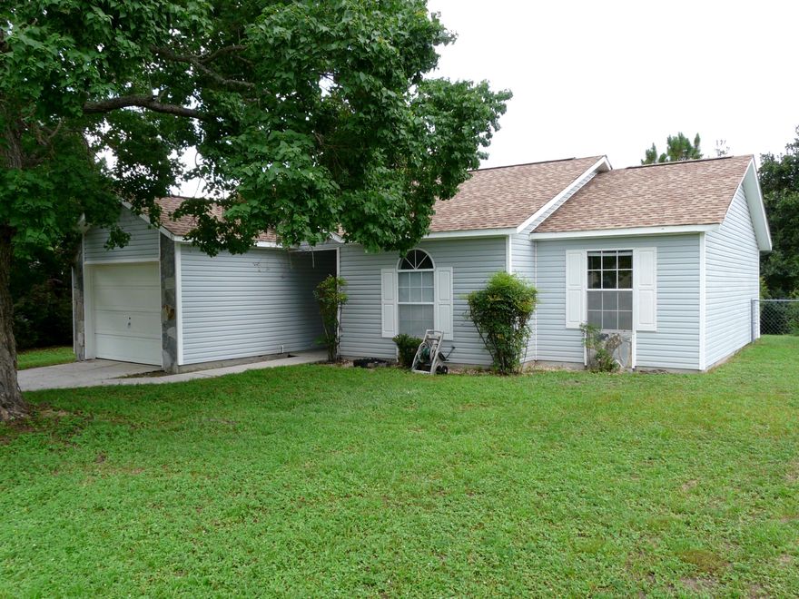 BRAND NEW ROOF, CARPET, TILE, COUNTERTOPS, STOVE/OVEN, REFRIGERATOR, DISHWASHER AND GARAGE DOOR AND OPENER! Wow!! Seller offering 1 year Old Republic Home Warranty! Move-in ready 3 bedroom, 2 bath home on cul-de-sac! Eat-in Kitchen has bay window that overlooks private, fenced back yard. .30 acre lot. This makes a GREAT starter home and won't last long!