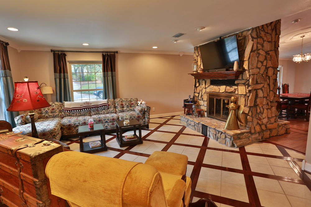 LE CHATEAU - Residential