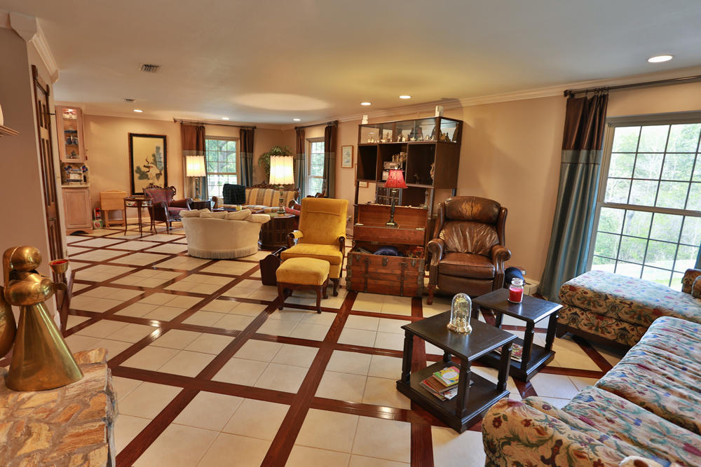 LE CHATEAU - Residential