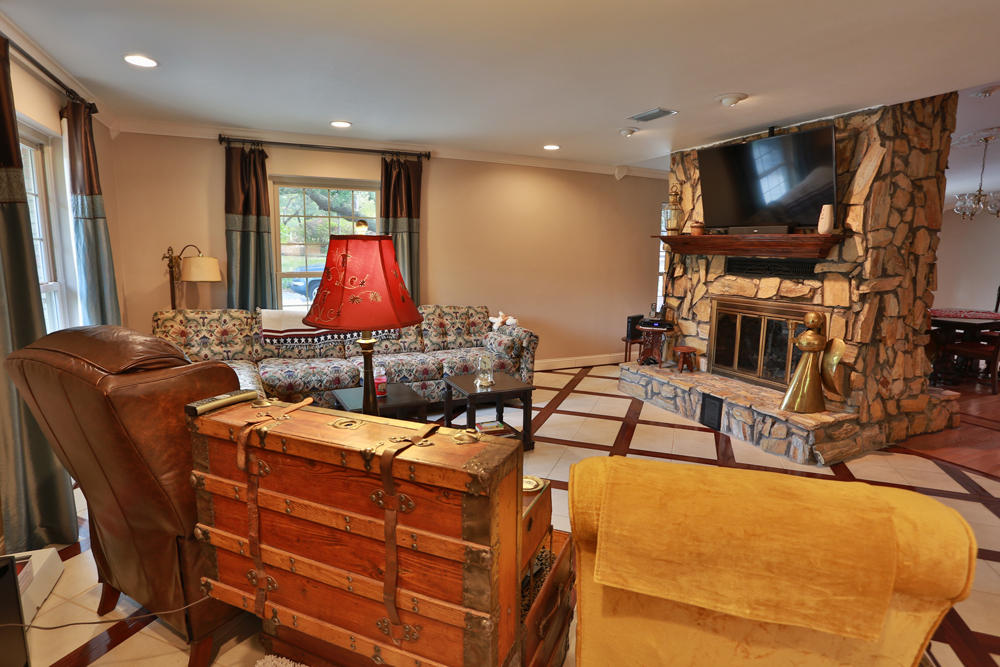 LE CHATEAU - Residential