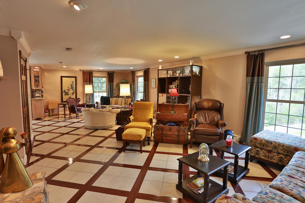 LE CHATEAU - Residential