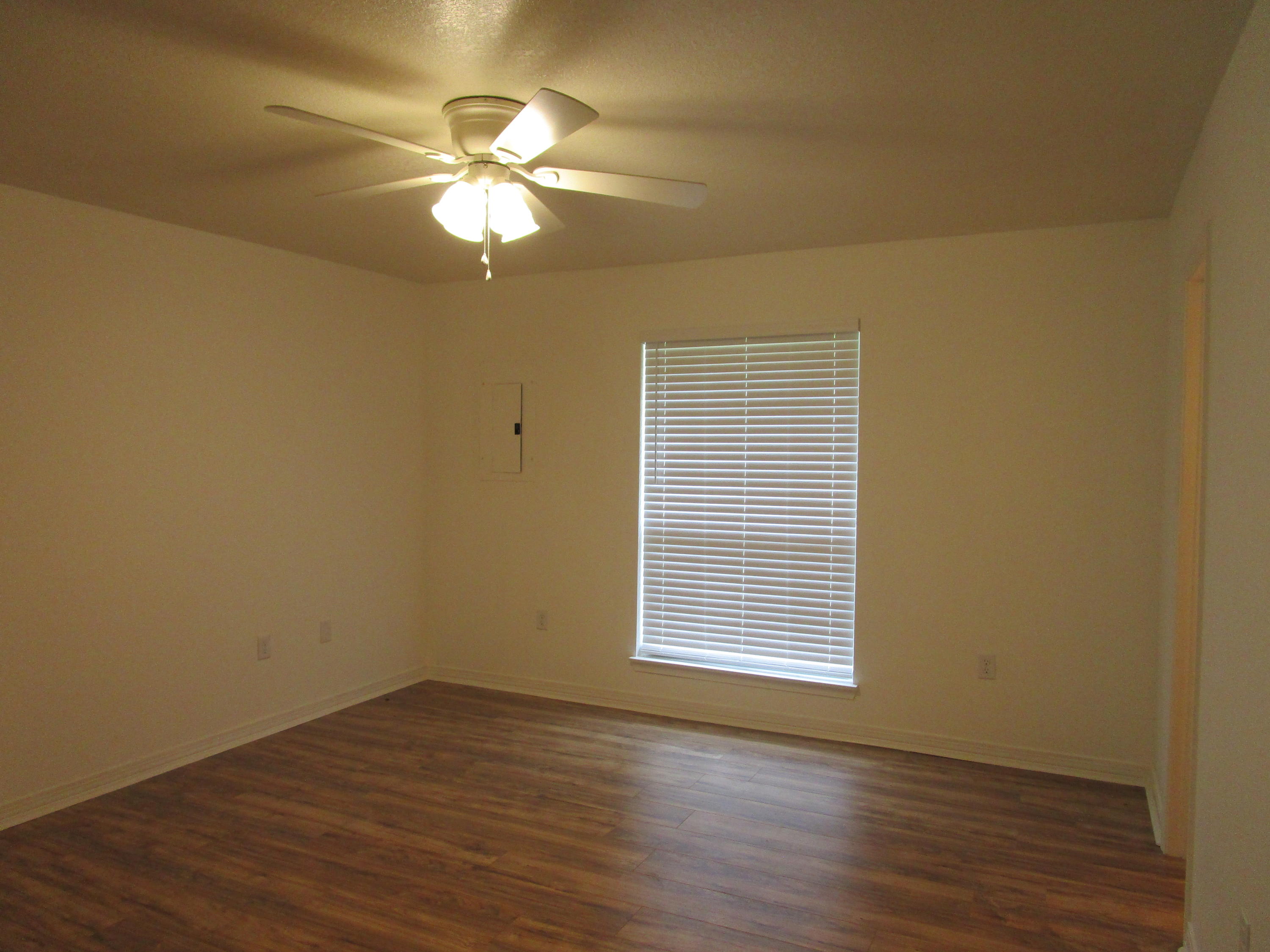 MORRIS ADDN TO CRESTVIEW - Residential