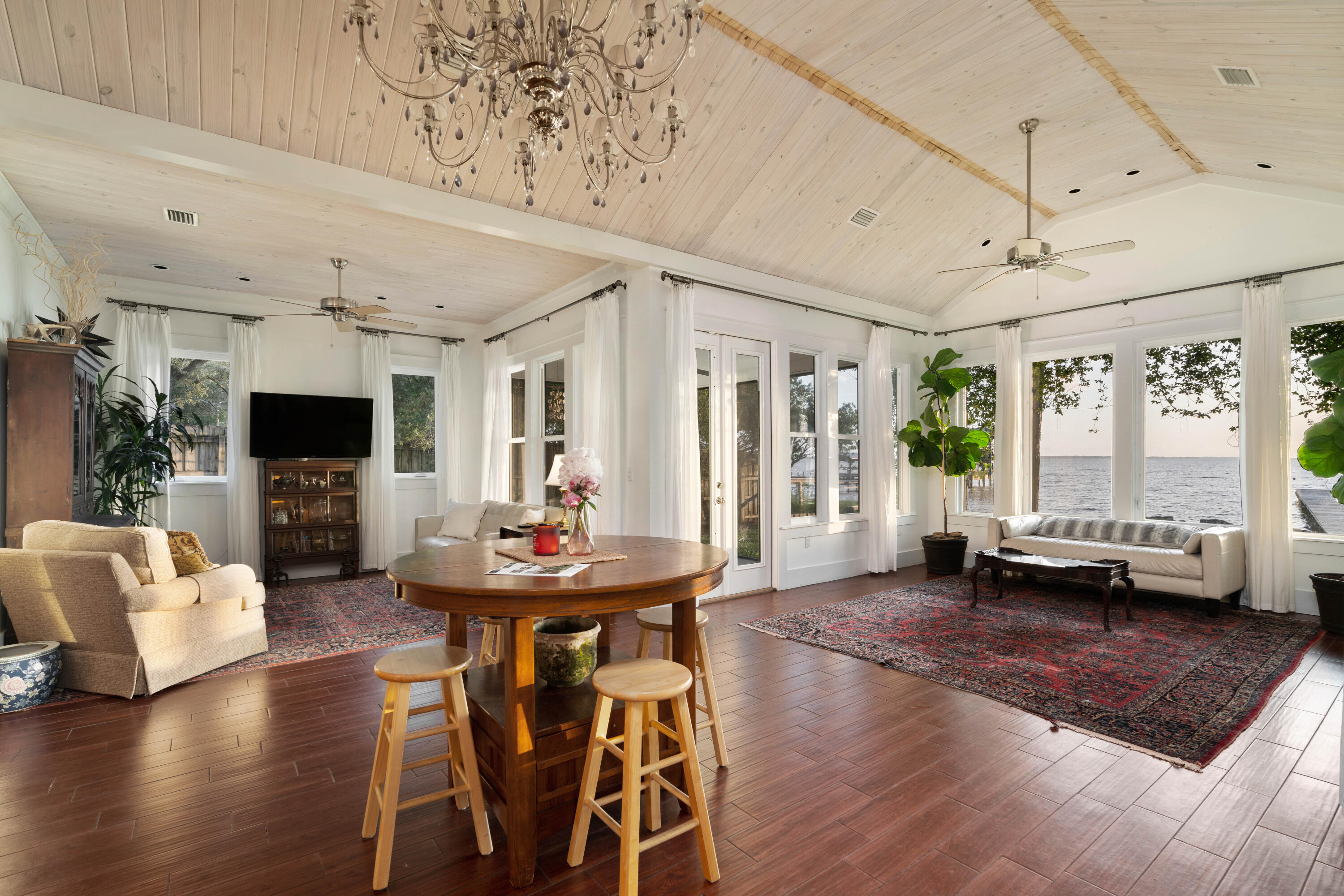BAY GROVE - Residential