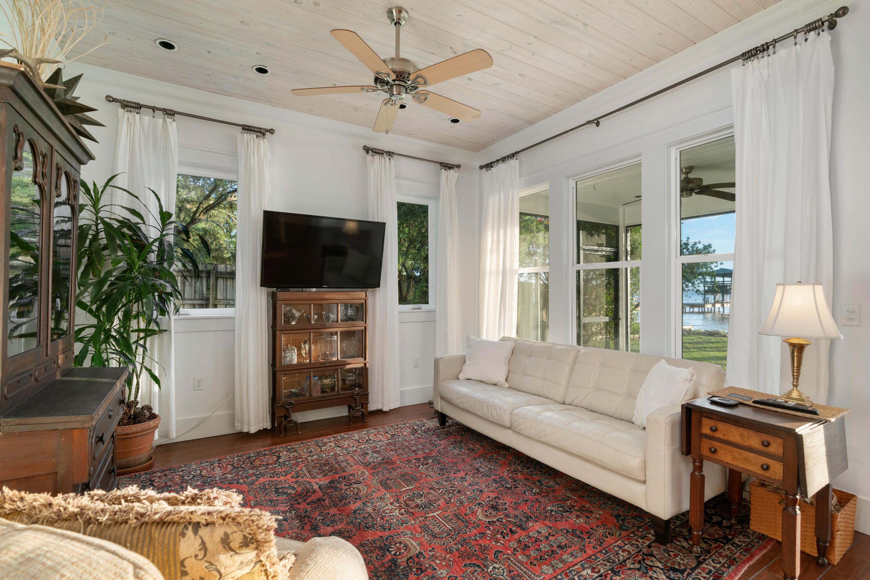 BAY GROVE - Residential