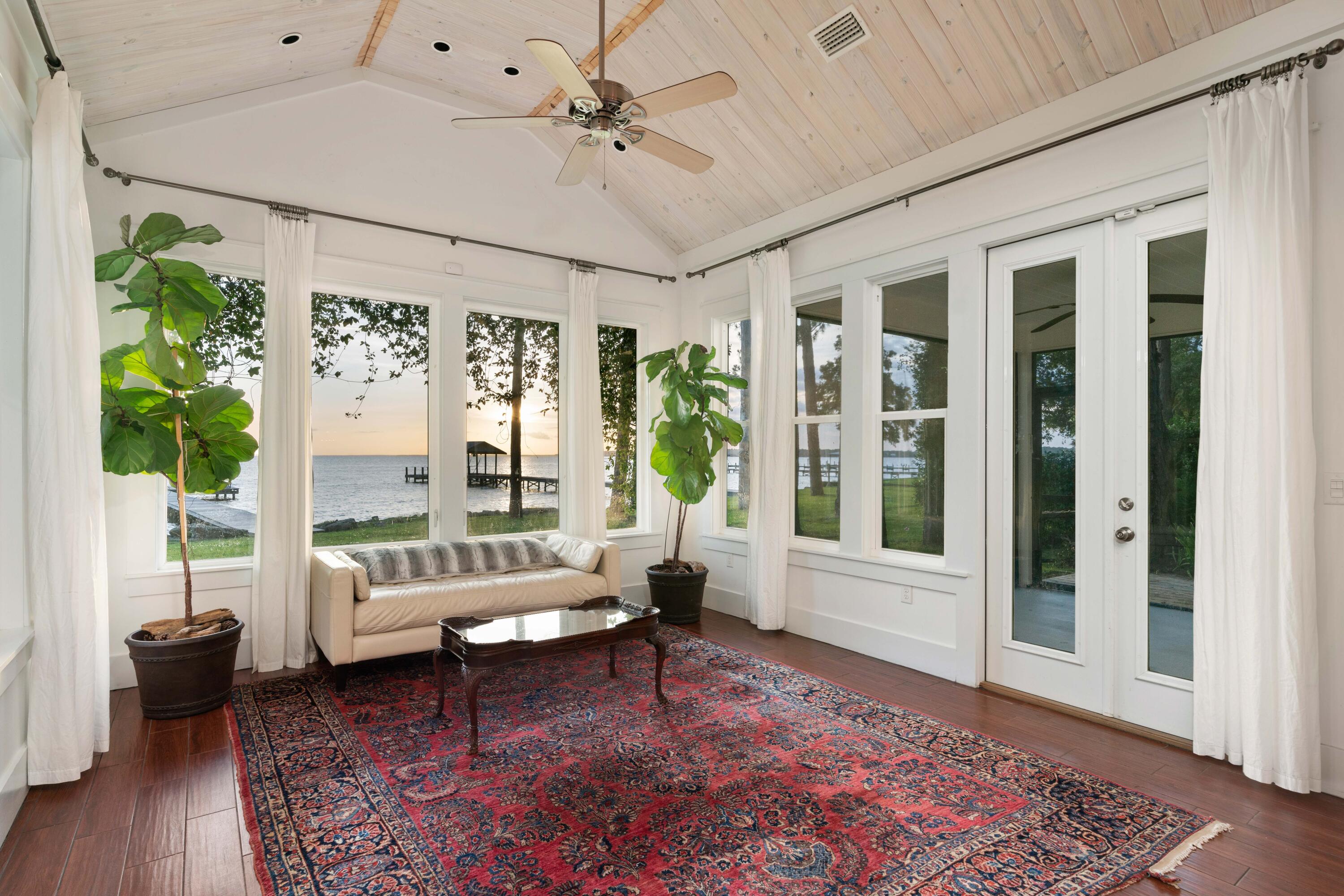 BAY GROVE - Residential