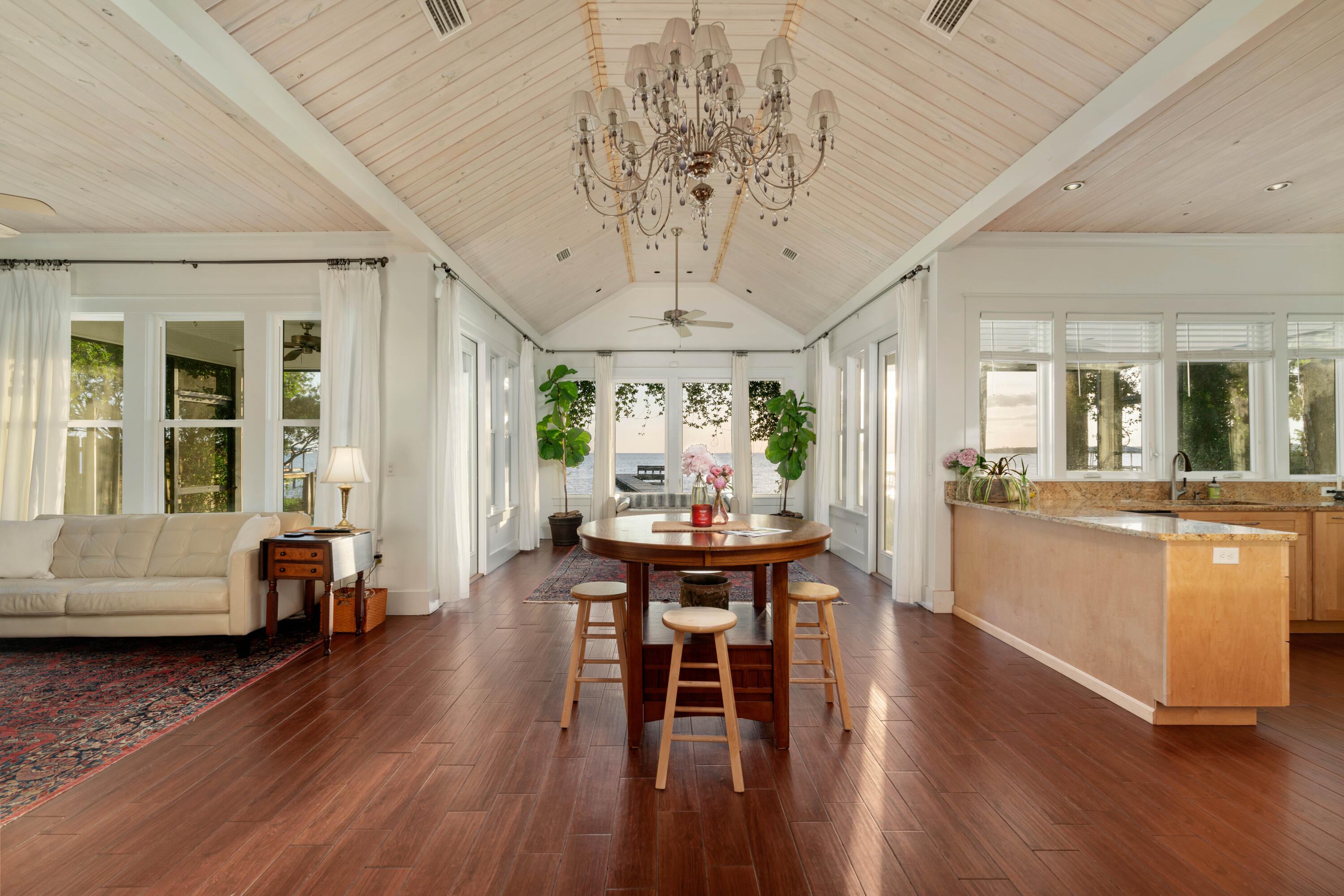BAY GROVE - Residential