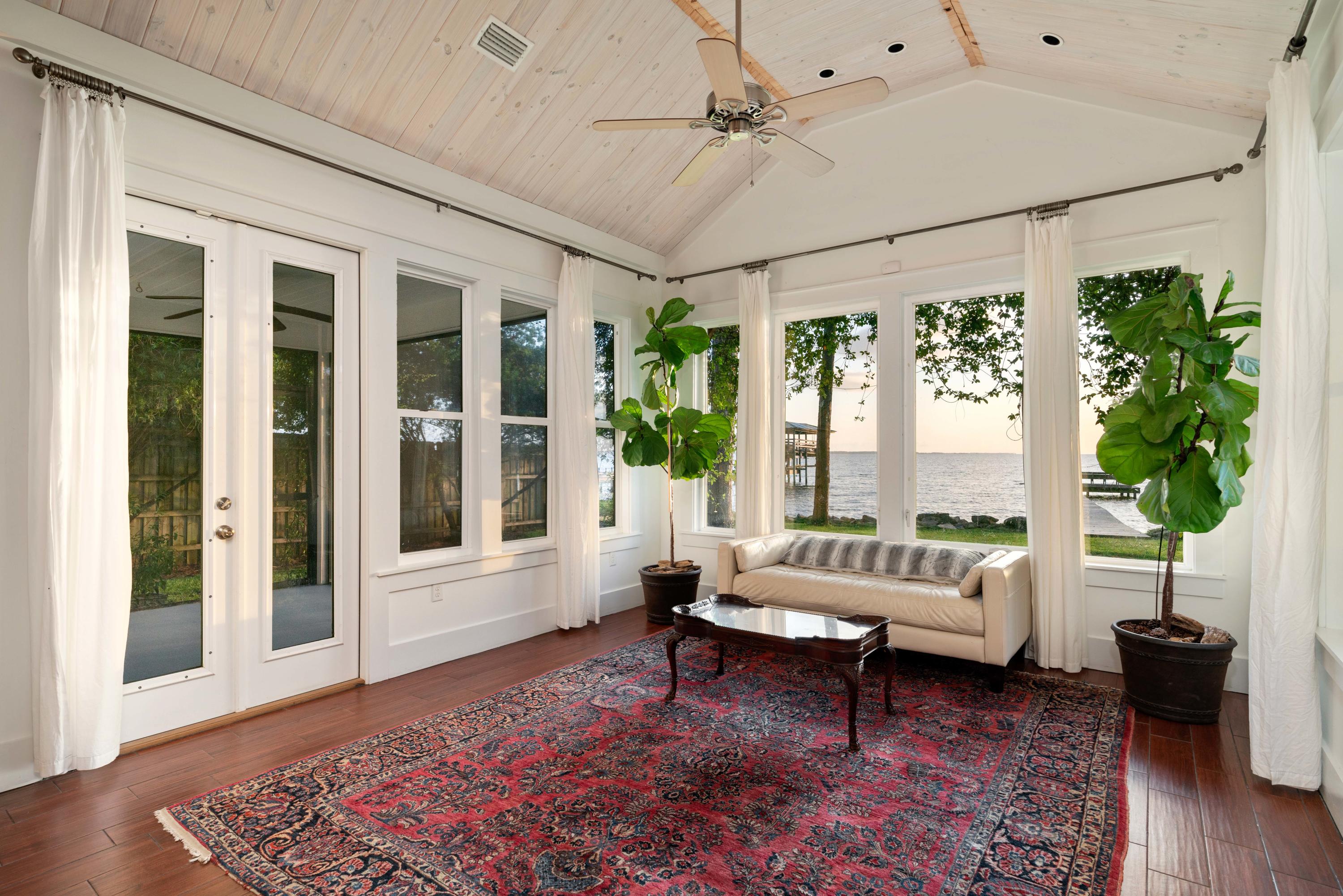 BAY GROVE - Residential