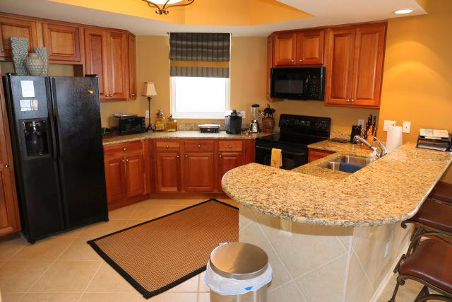 SILVER BEACH TOWERS - Residential