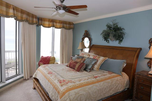 SILVER BEACH TOWERS - Residential