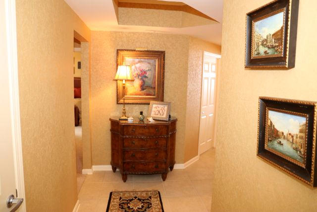 SILVER BEACH TOWERS - Residential