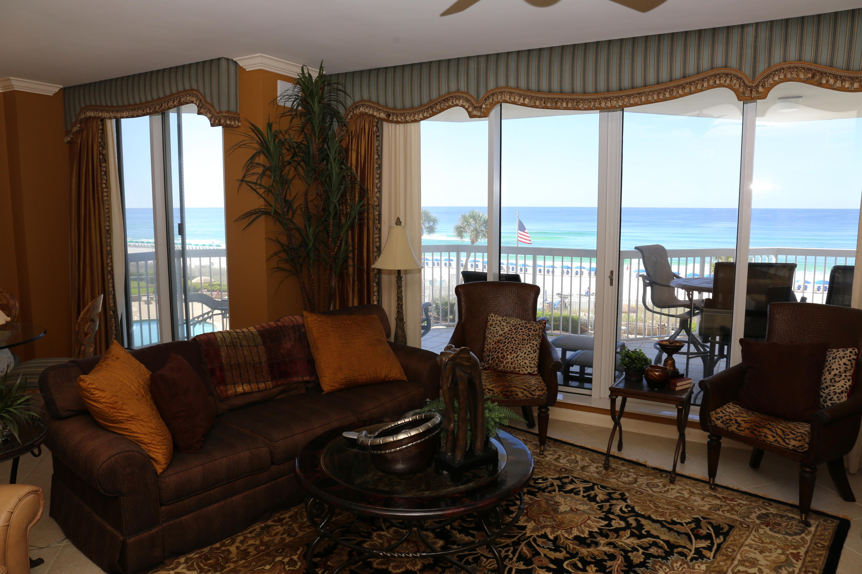 SILVER BEACH TOWERS - Residential