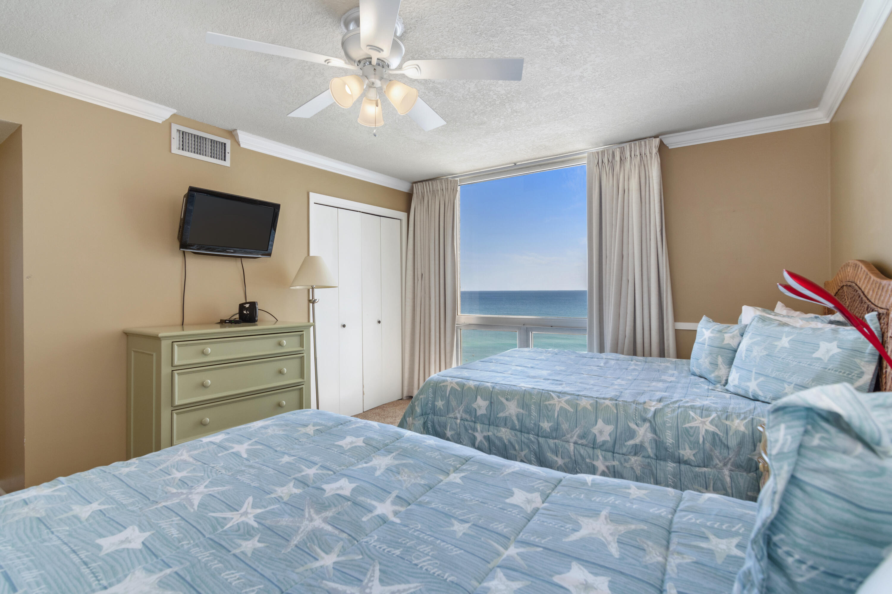 SHORELINE TOWERS 2 - Residential