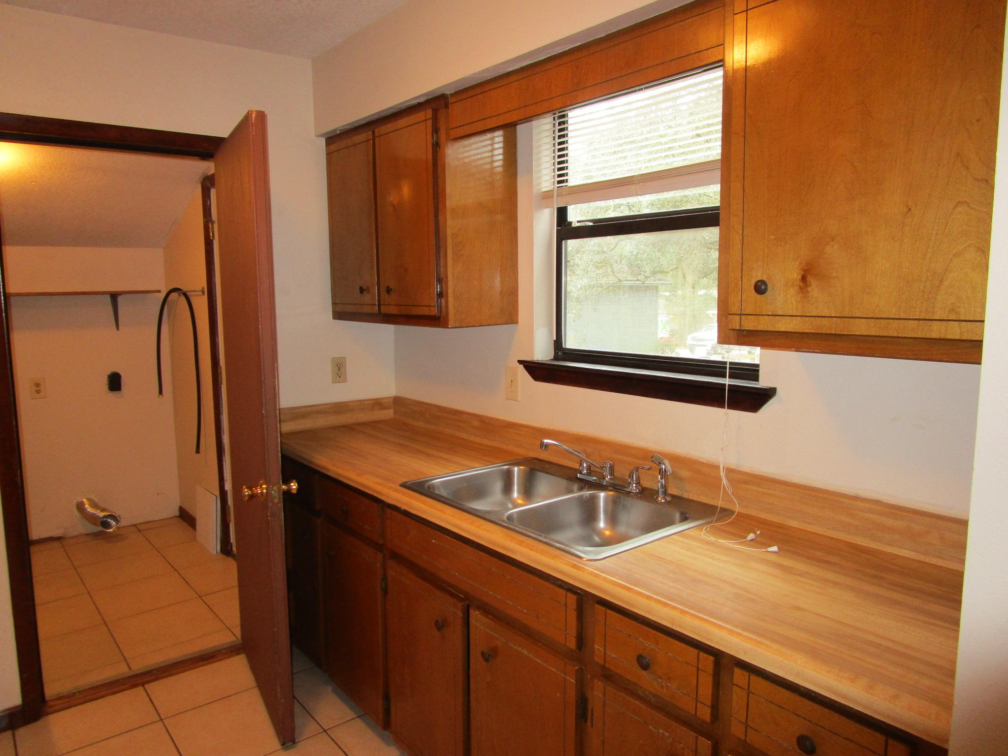 HELMS & ALLEN - Residential Lease