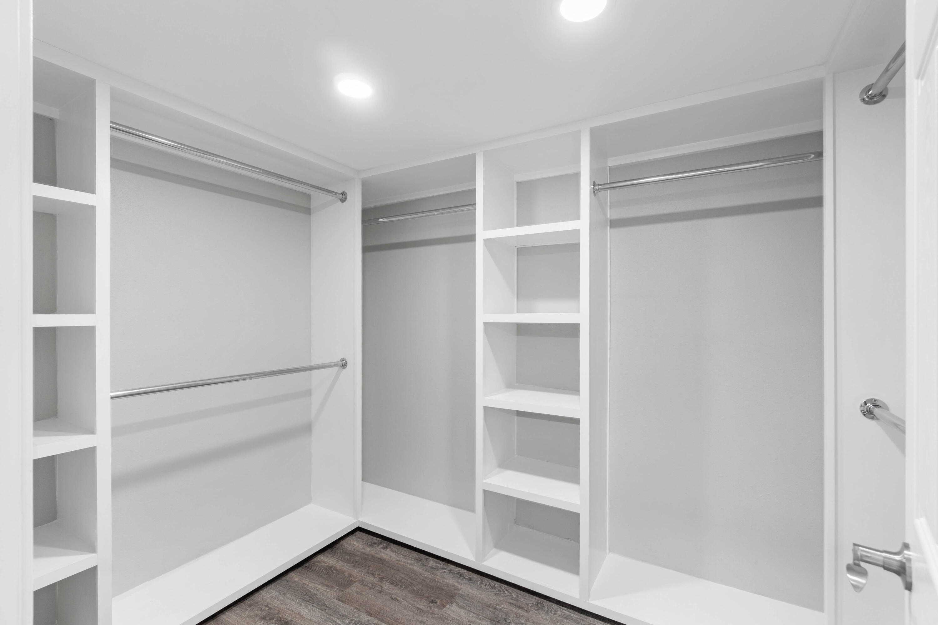 EDGE MANOR - Residential