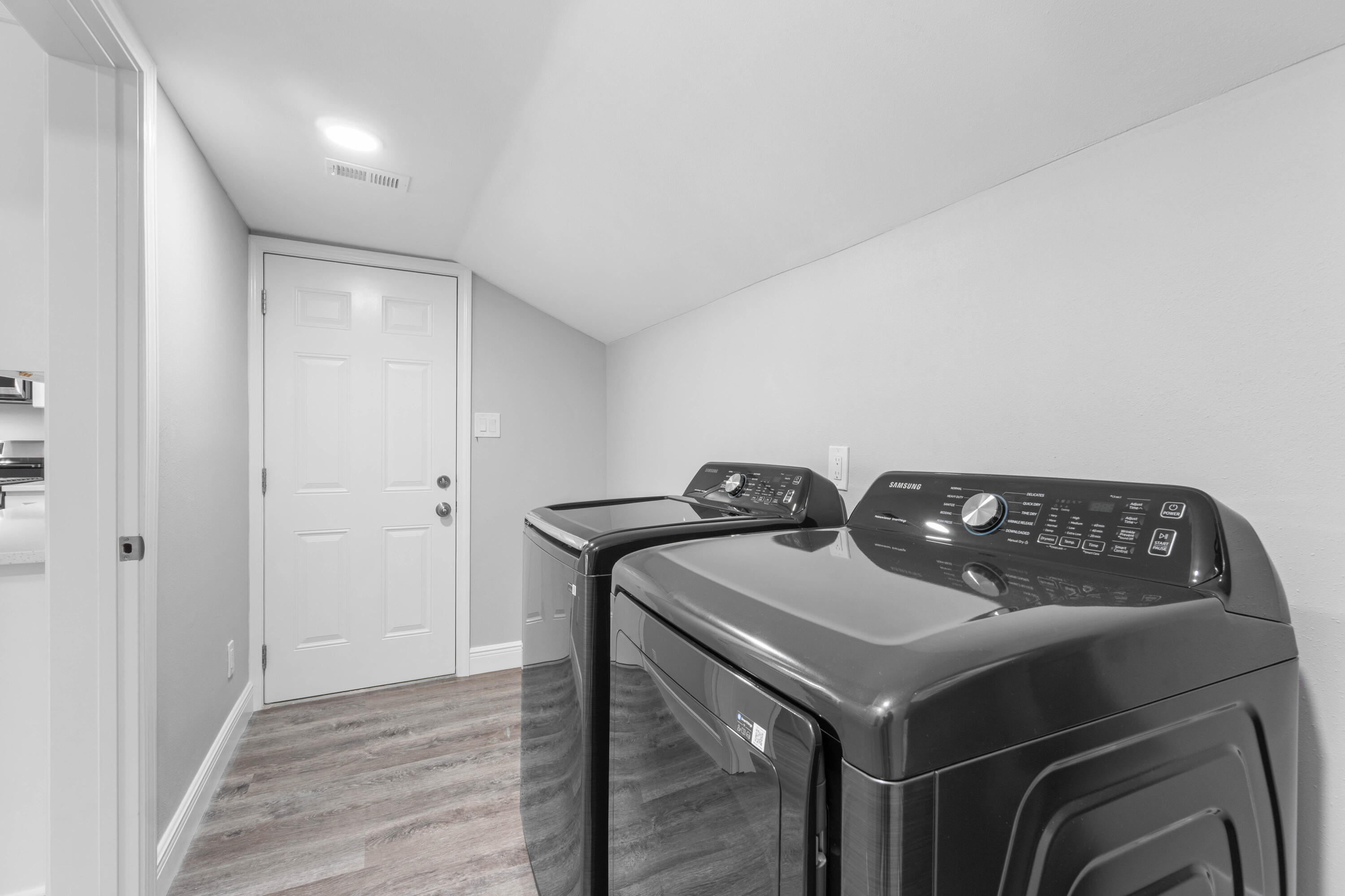 EDGE MANOR - Residential