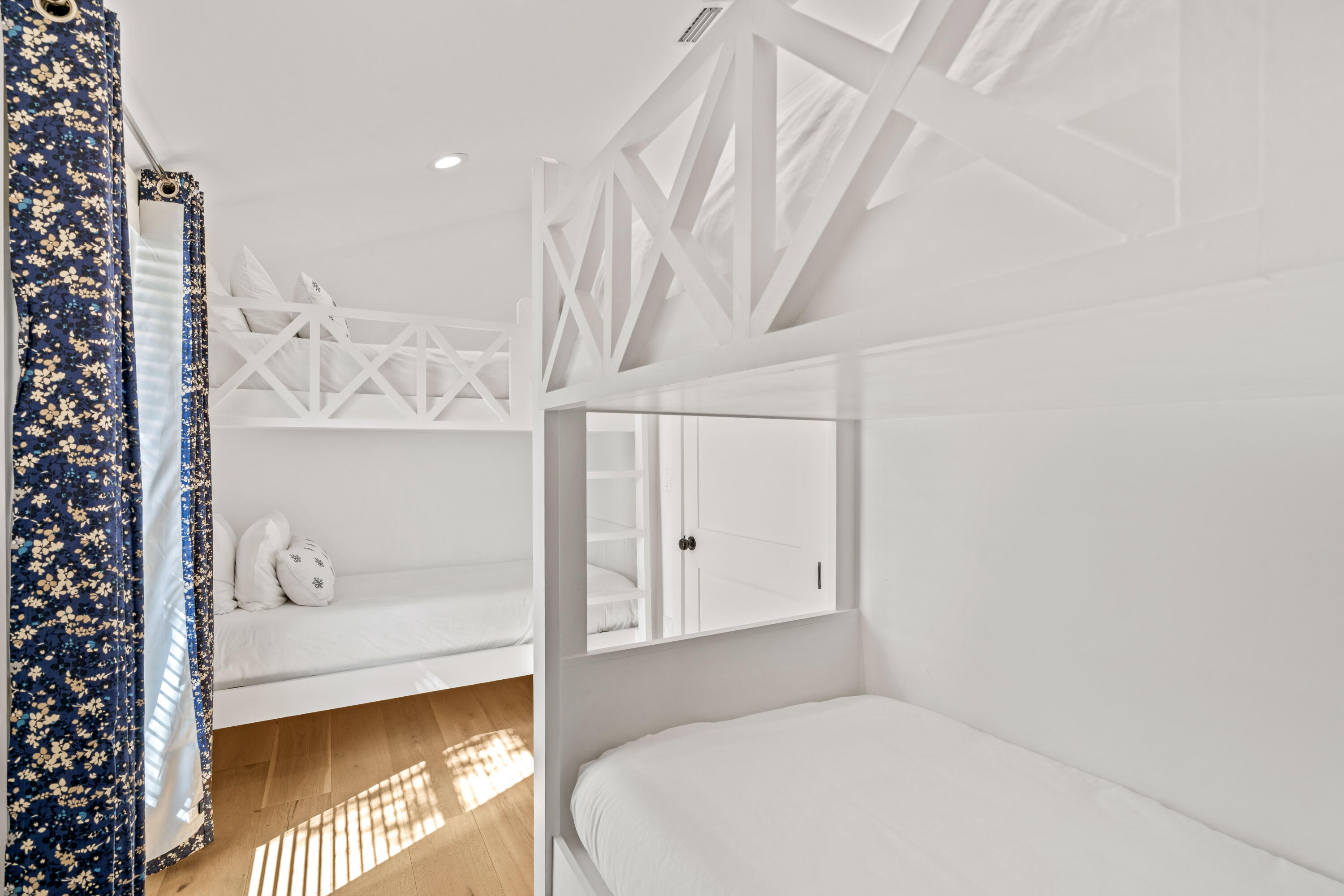 EASTERN LAKE S/D - Residential