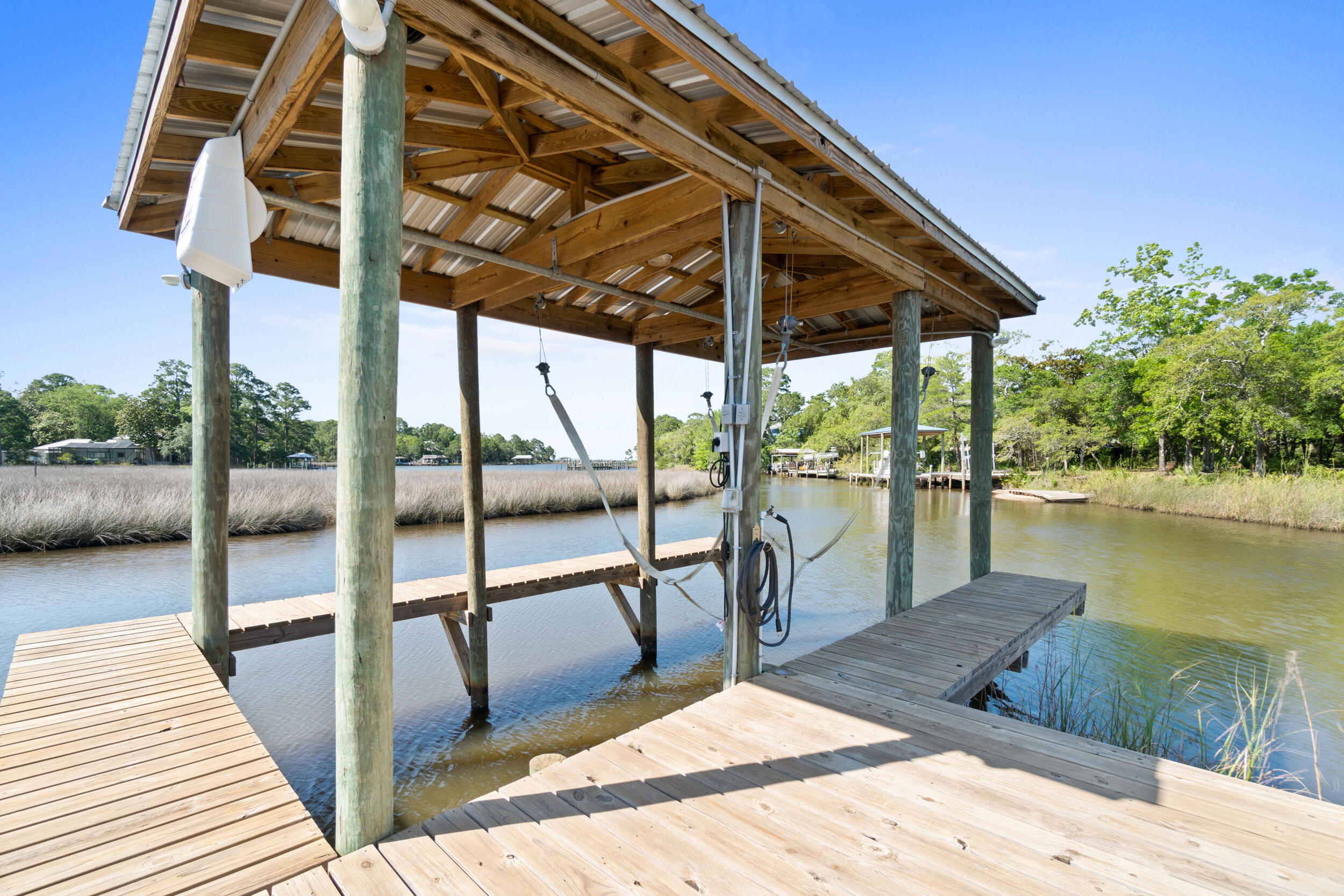 DAXTON ON THE BAY - Residential